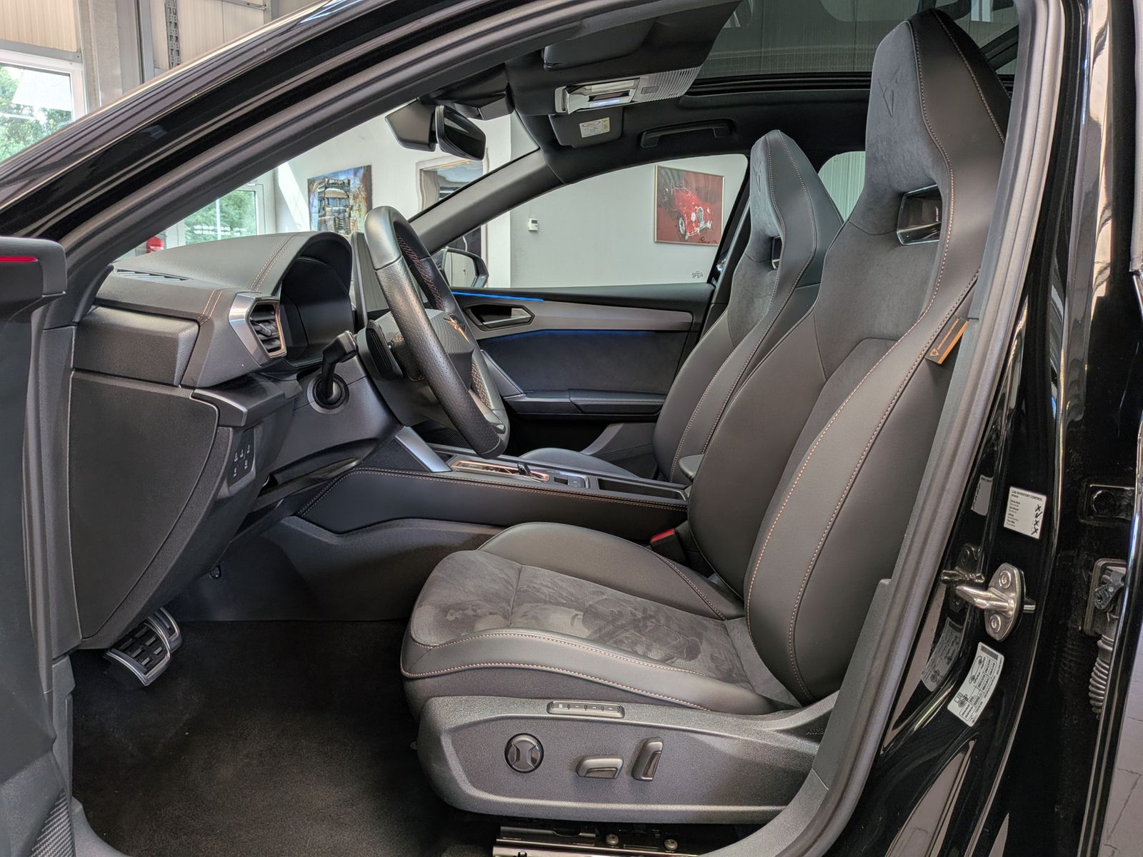 Fahrzeugabbildung CUPRA Leon 1.5 eTSI Dynamic-Edge-Paket AHK*PANO*CAM*18