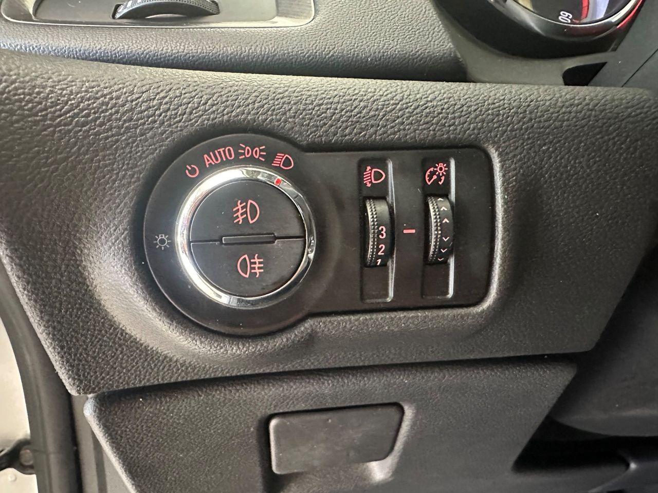 Opel Astra 2012 — photo 15