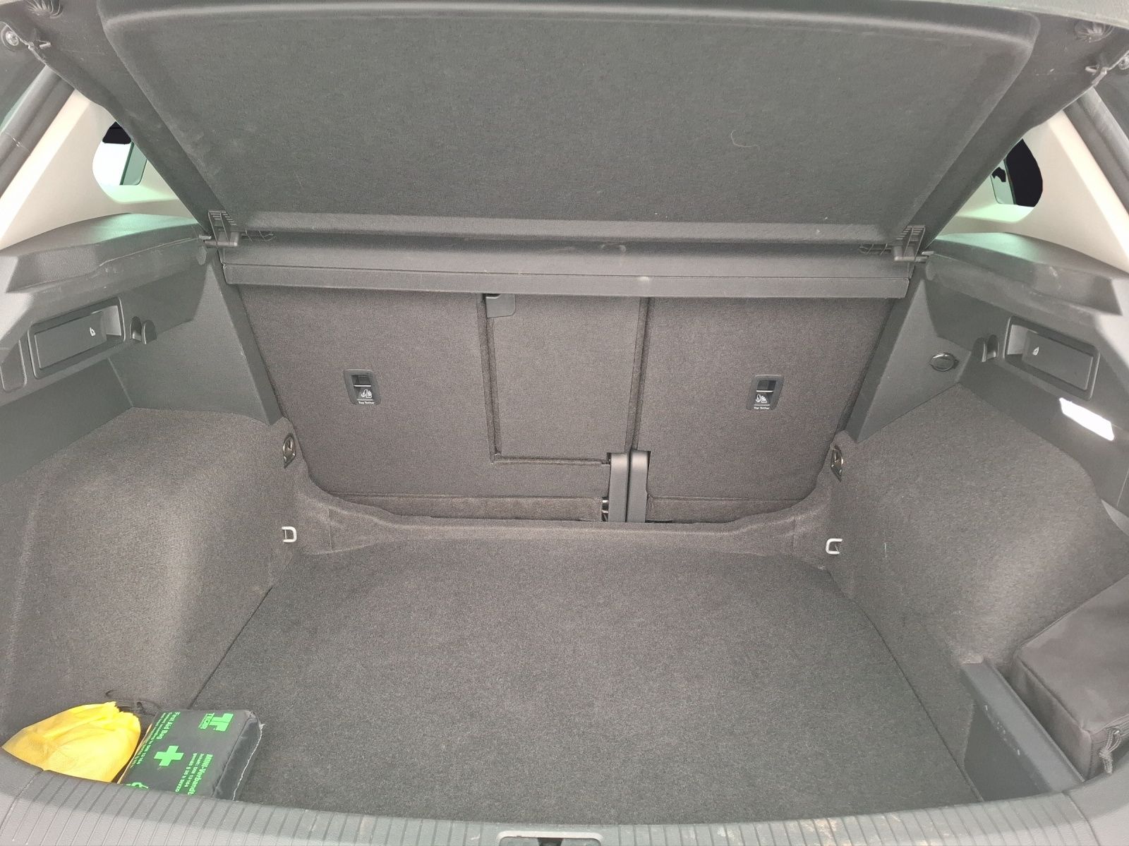 Fahrzeugabbildung Volkswagen Tiguan TDI Life DSG 4M Standhzg Matrix Navi AID