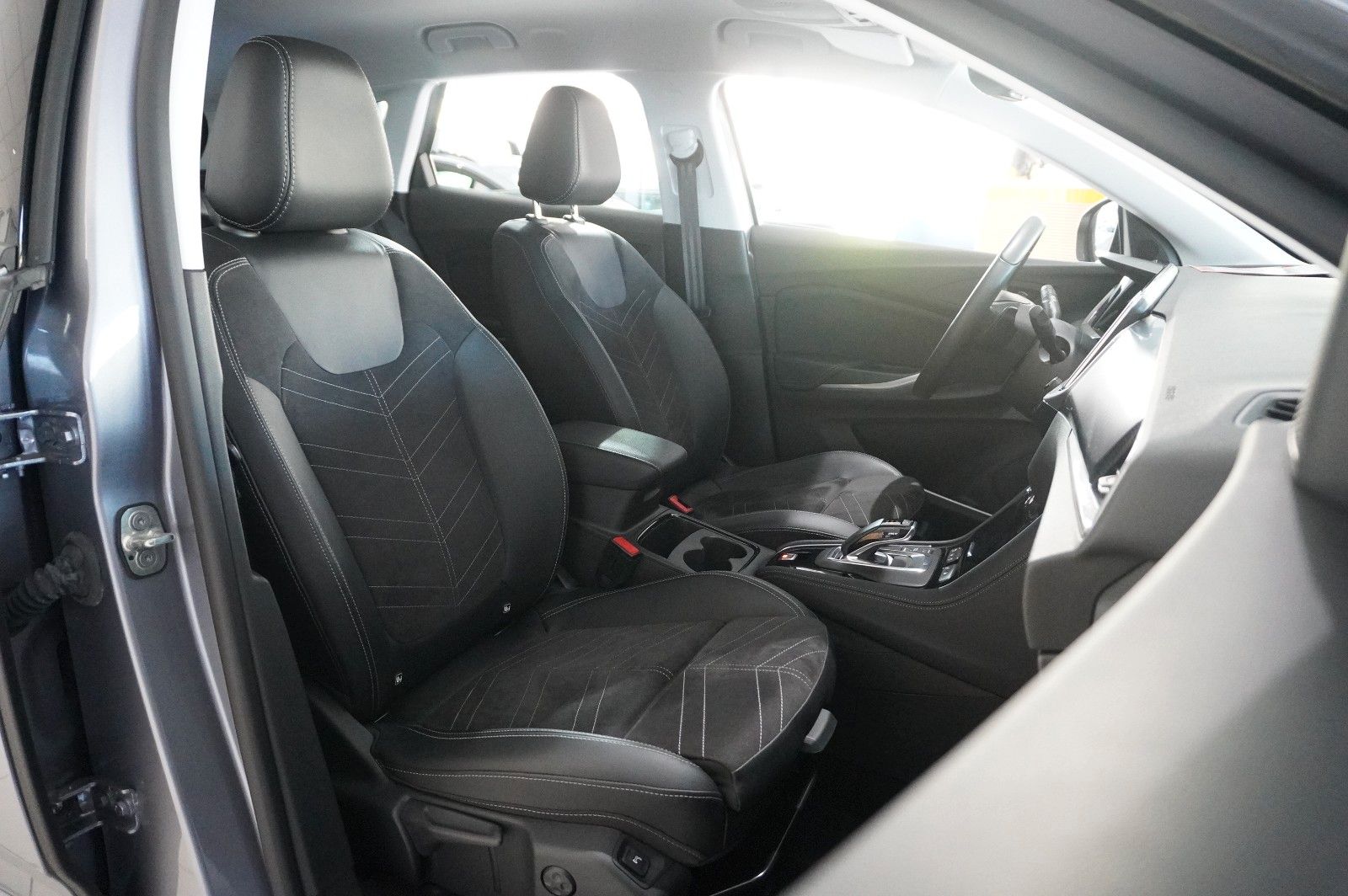 Fahrzeugabbildung Opel Grandland (X) ULTIMATE 4HYBRID NAVI/LED/SPORT/SH