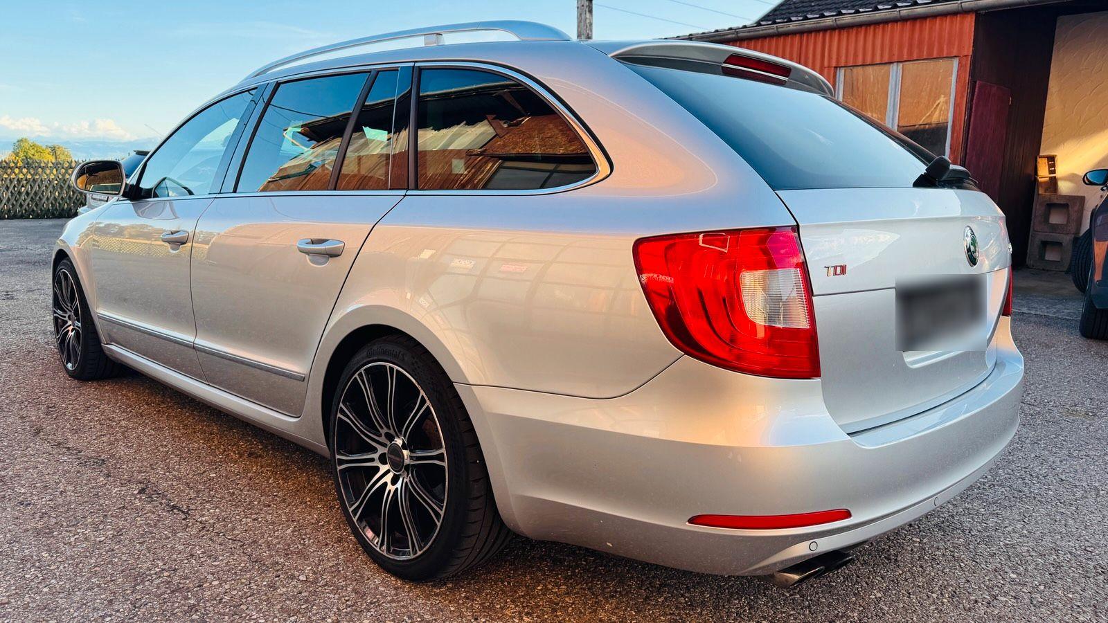 Skoda Superb 2011 — photo 6