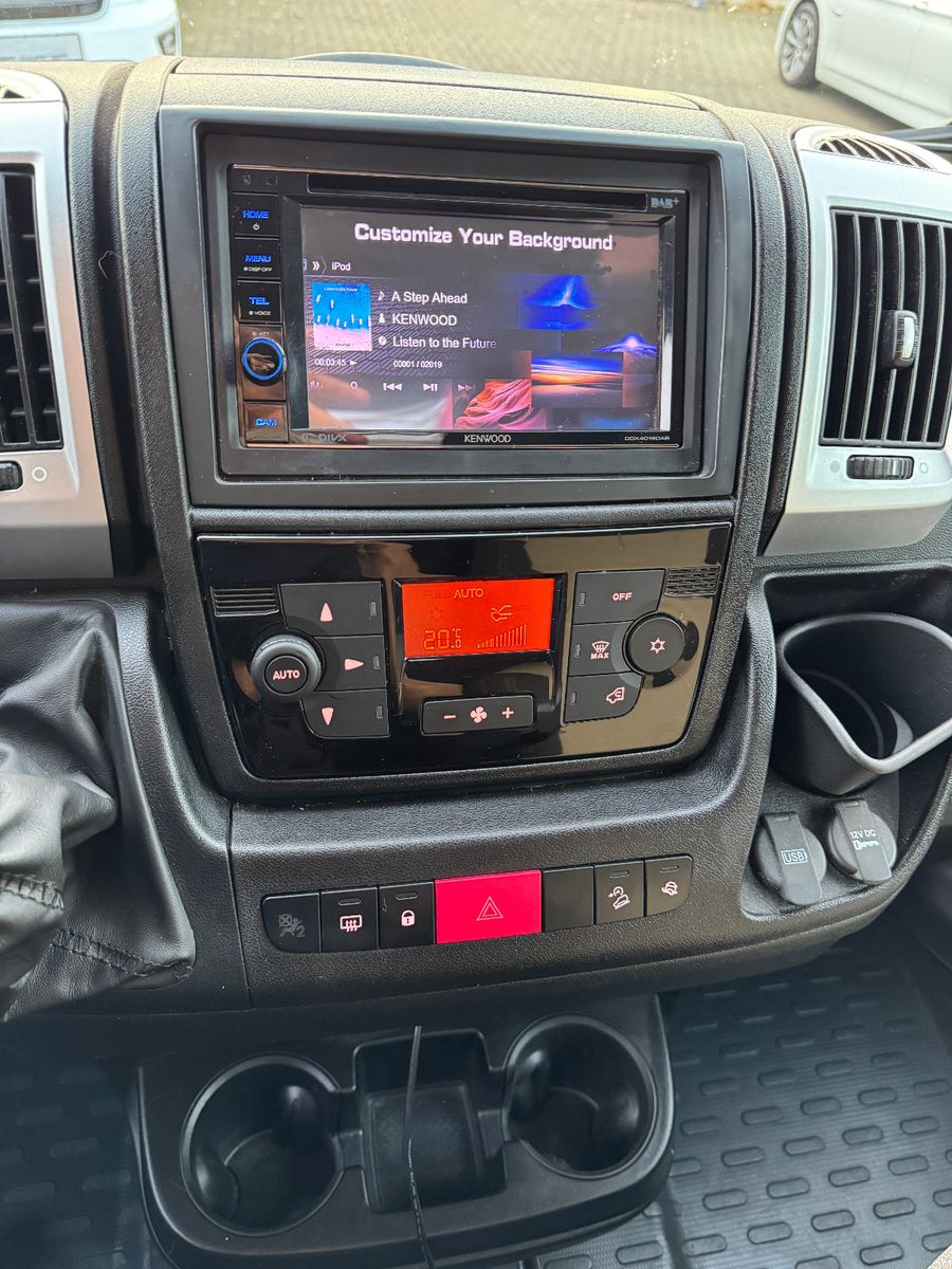 Fahrzeugabbildung Pössl SUMMIT 600 PLUS SCHWENKBAD KAMERA QUERBETT LED