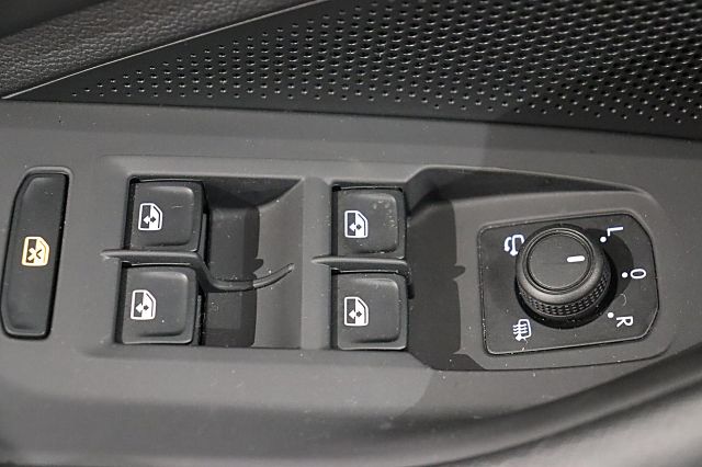 Passat Business 1.5 eHybrid ACC LED HUD NAVI AHK