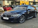 BMW 530 d Touring M SPORT PANO MASSAGE HUD H/K AHK - BMW 530 mit Diesel-Antrieb: Kombi, Automatik