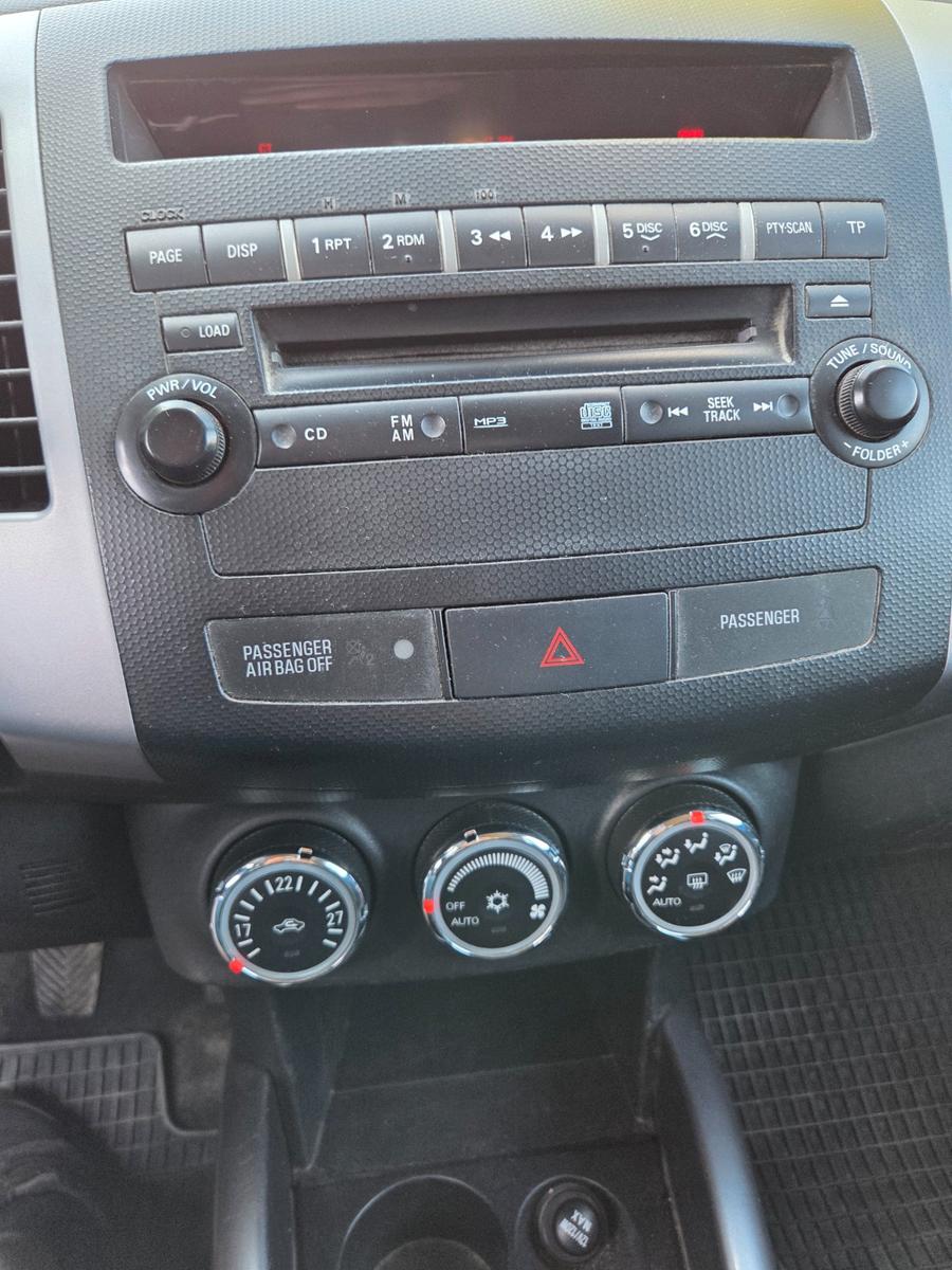 Mitsubishi Outlander Invite 4WD