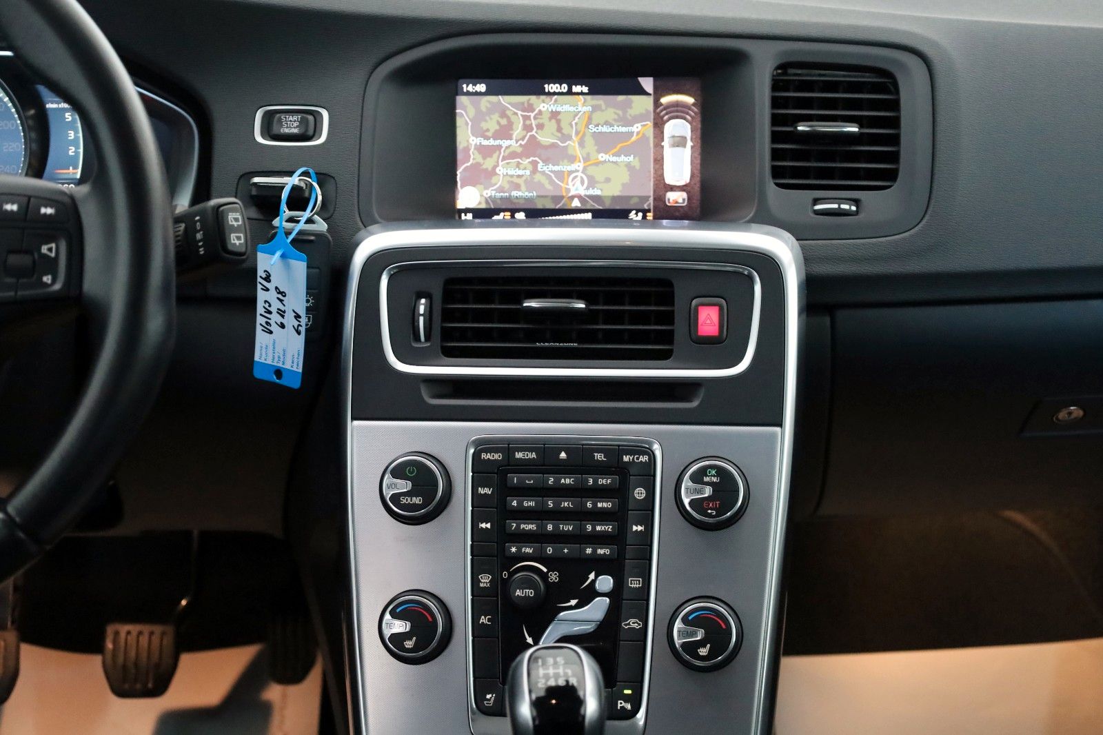 Fahrzeugabbildung Volvo V60 Kombi Linje Business T.Leder,Navi,SH,PDC