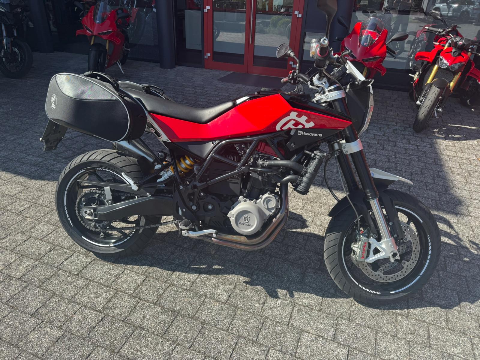 Husqvarna Nuda 900 R ABS