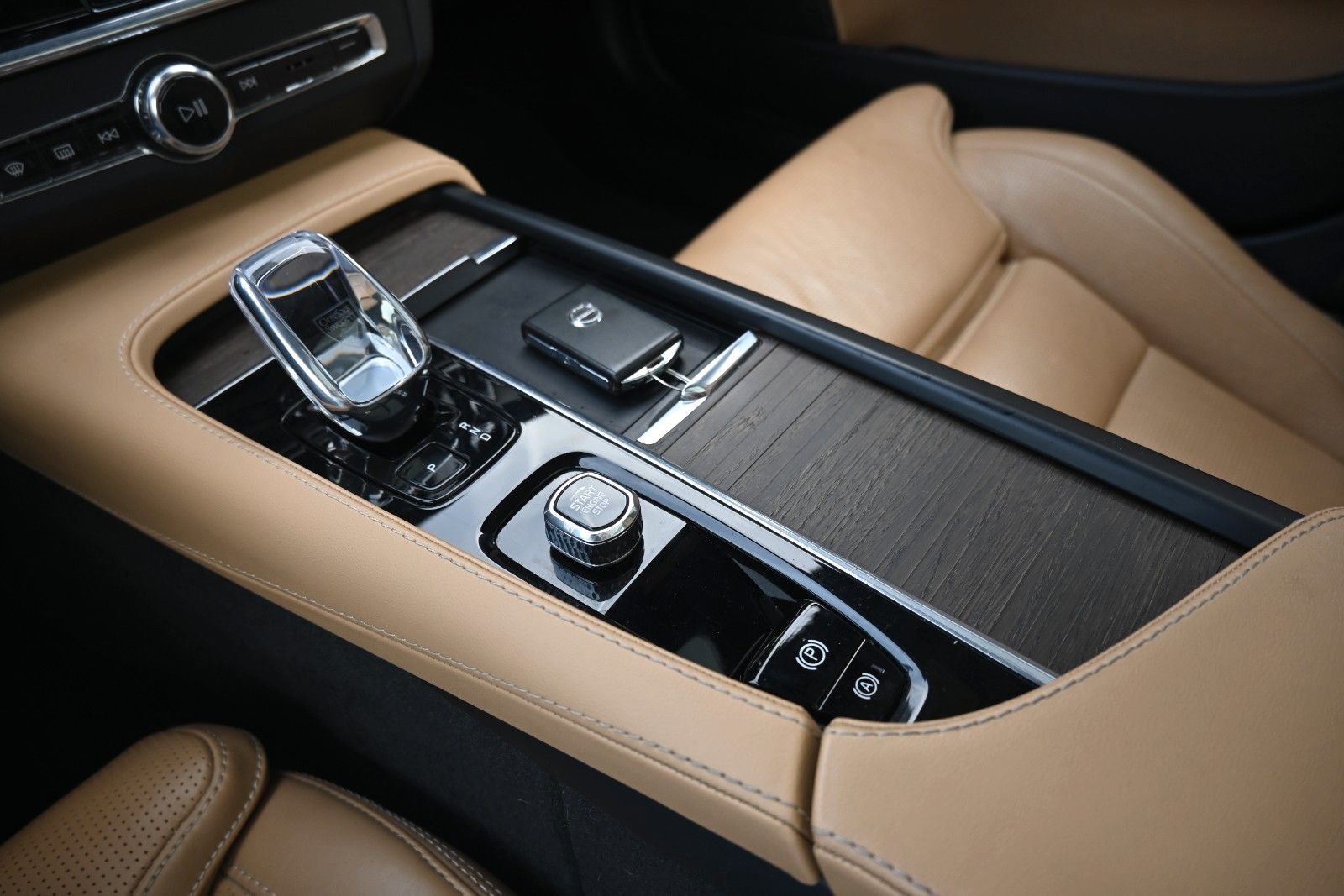 Fahrzeugabbildung Volvo V90 B4 D Plus Bright*STDHZG*360°*PANO*ACC*AHK