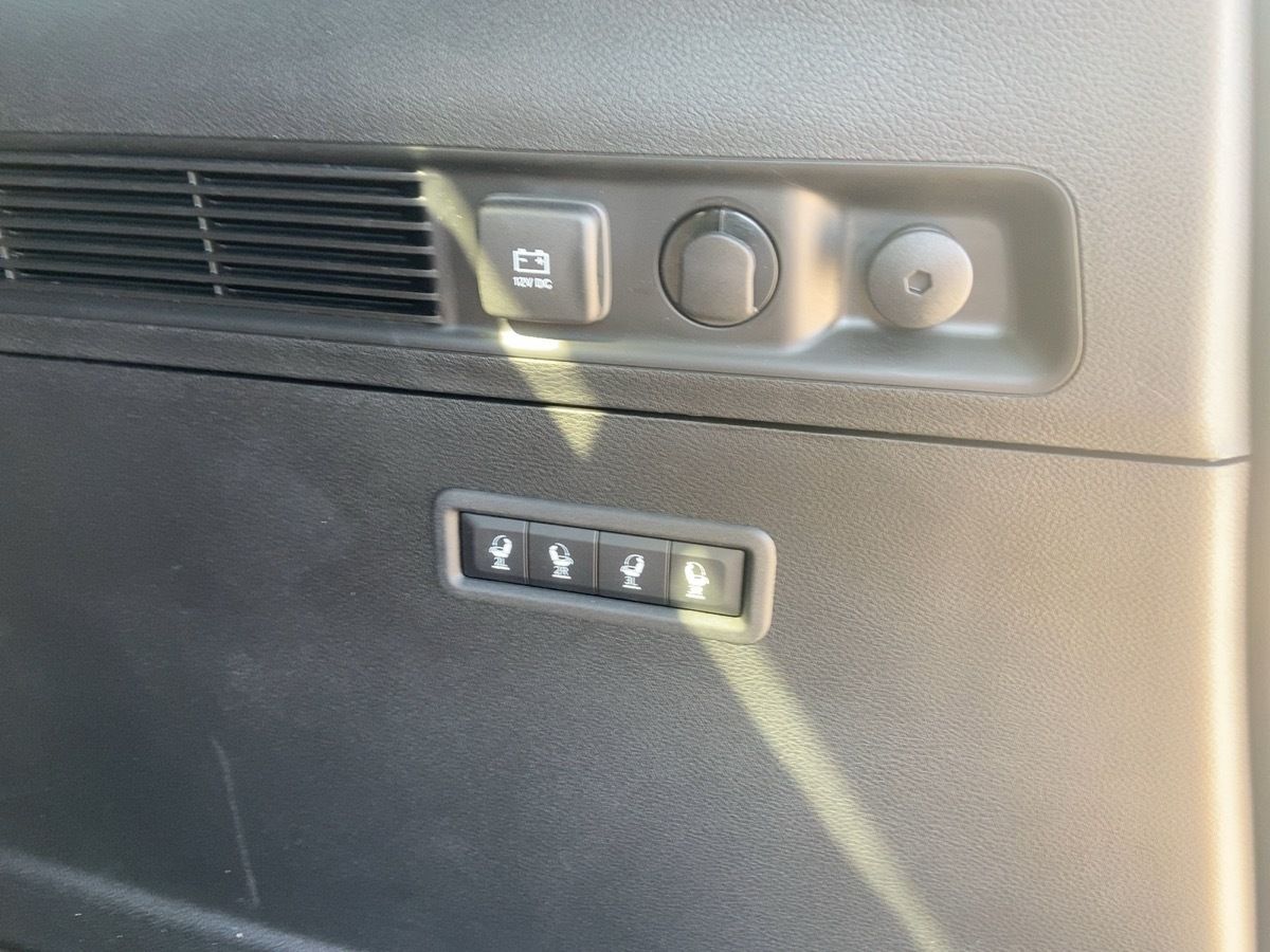 Jeep Wagoneer - Bild 14