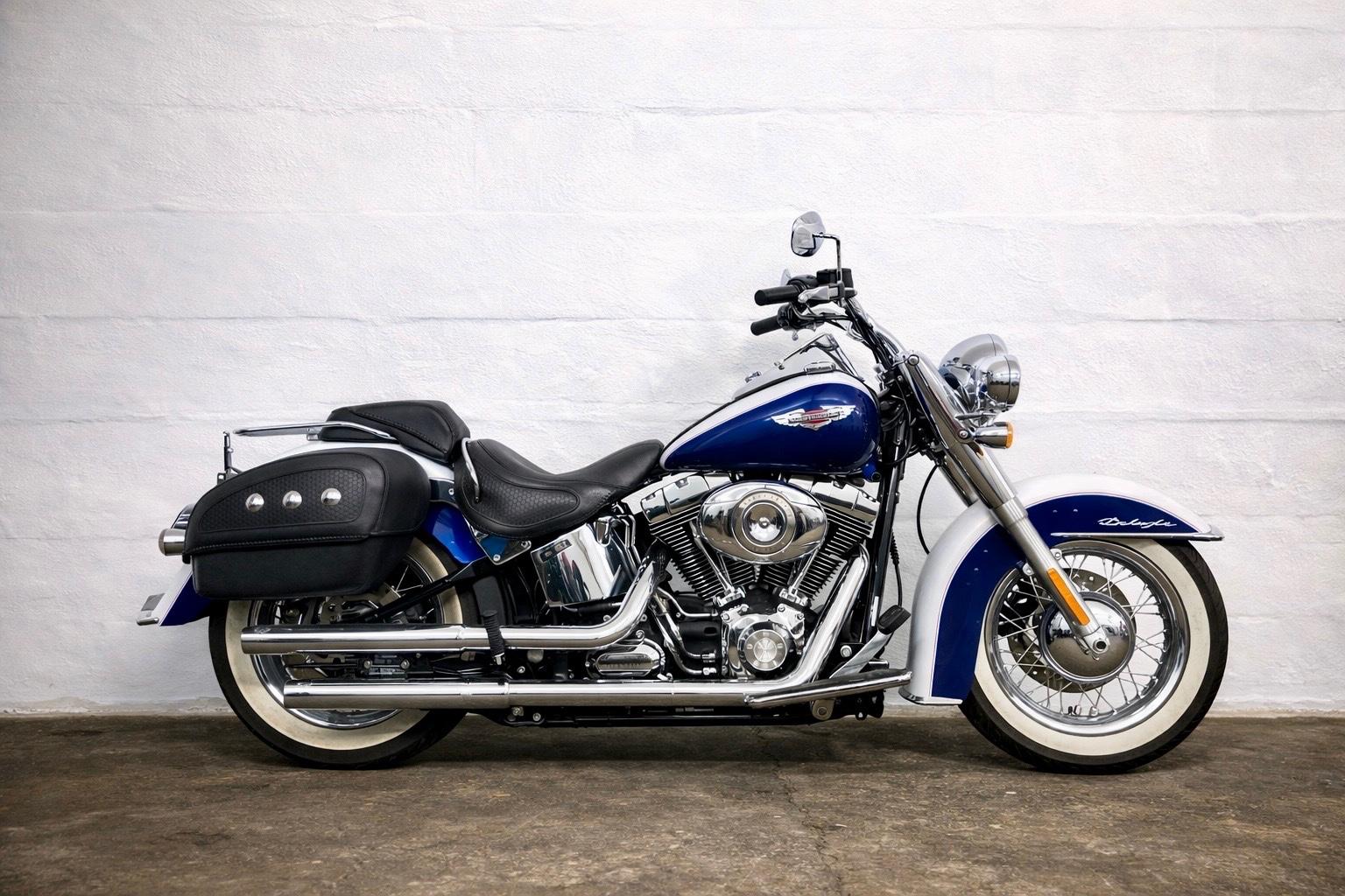 Harley-Davidson FLSTN Softail Deluxe | Vance & Hines