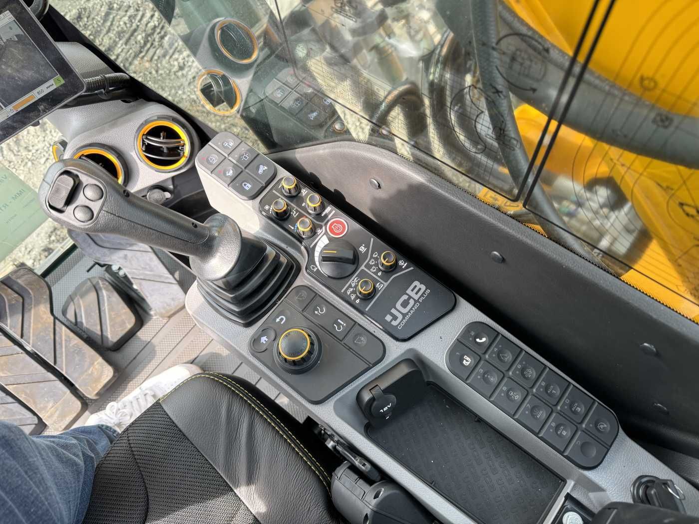 Fahrzeugabbildung JCB 220X LC / DEMO / nur 70h / 2022 / X-Line PRO