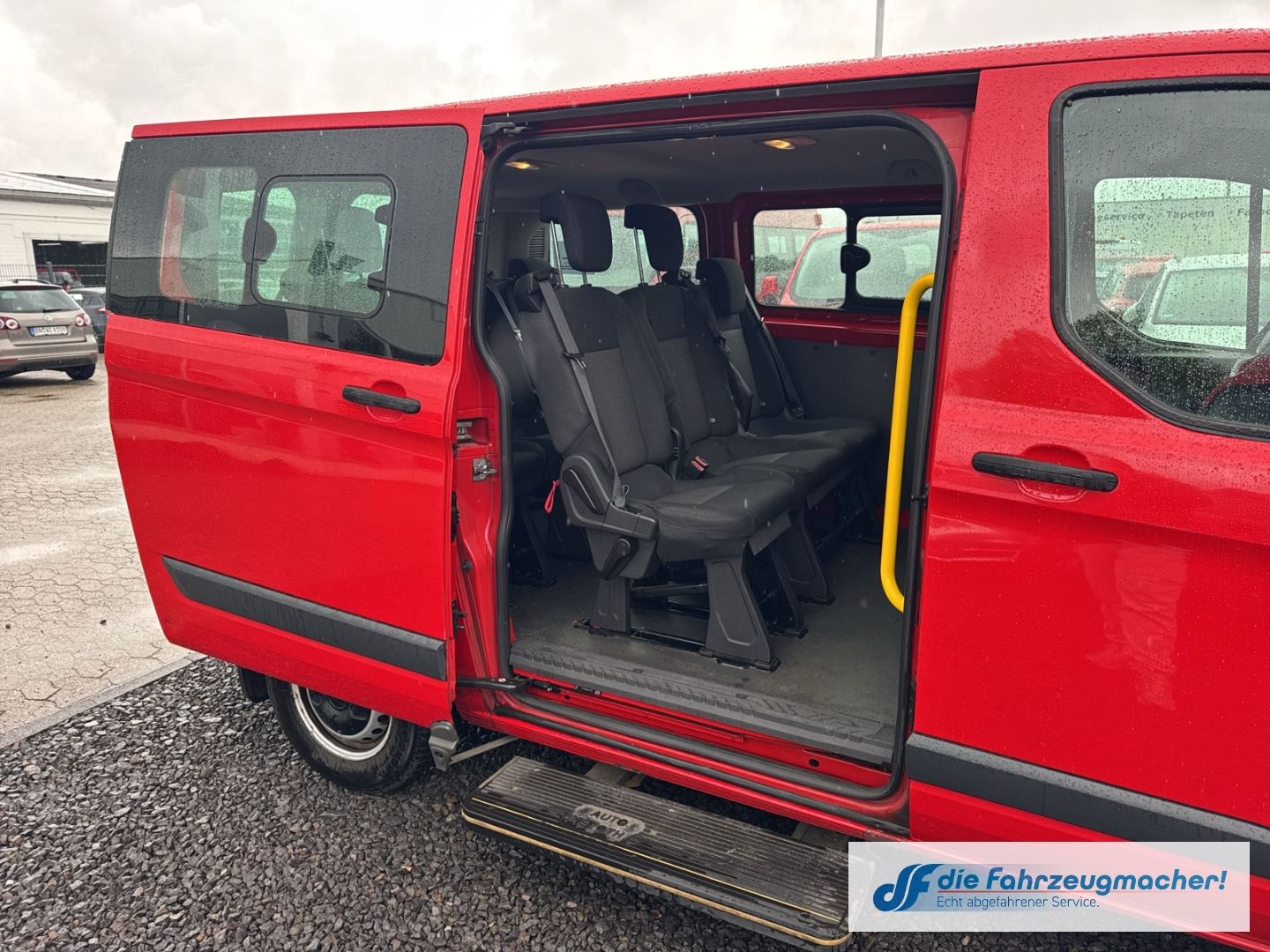 Fahrzeugabbildung Ford Transit Custom Kombi 300 L1 2.2 TDCi *1586 *EXPO