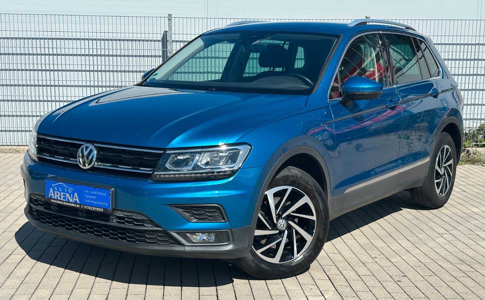 Volkswagen Tiguan - 1