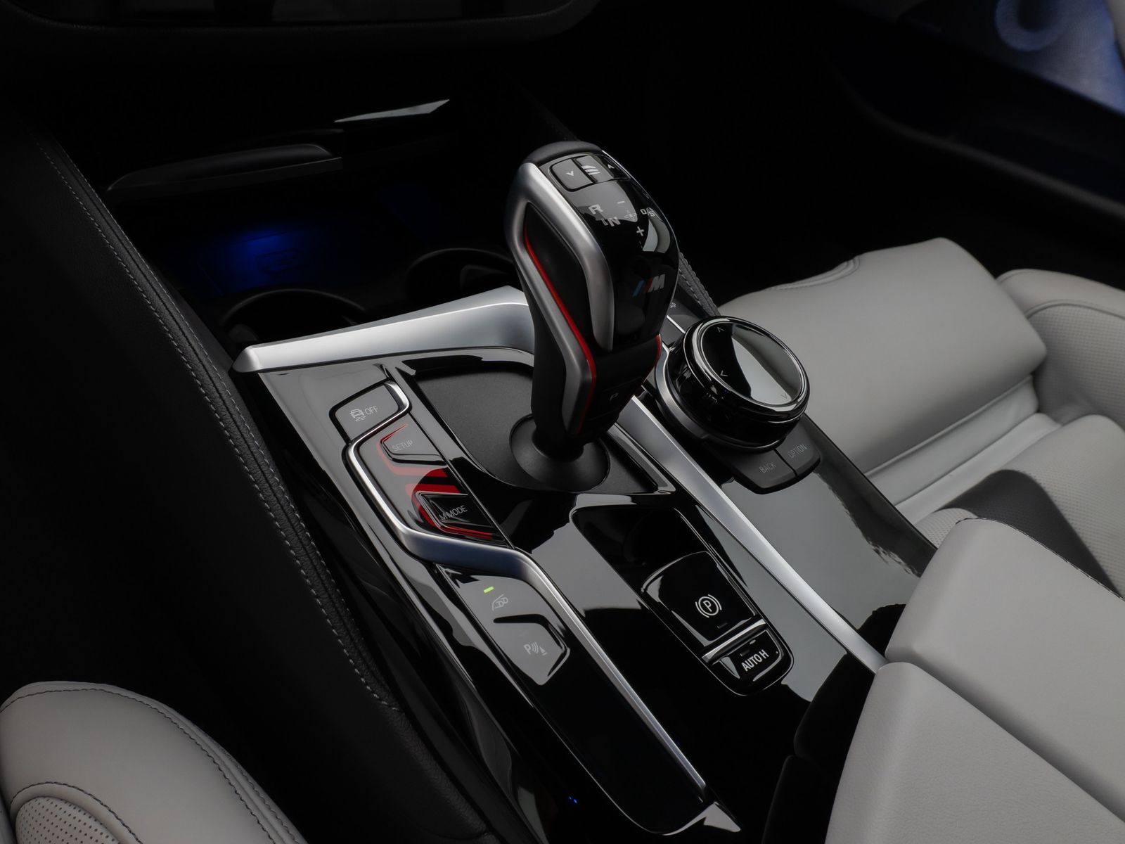 Fahrzeugabbildung BMW M5 Competition xD Kamera HUD DAB B&W SoftCL 20"