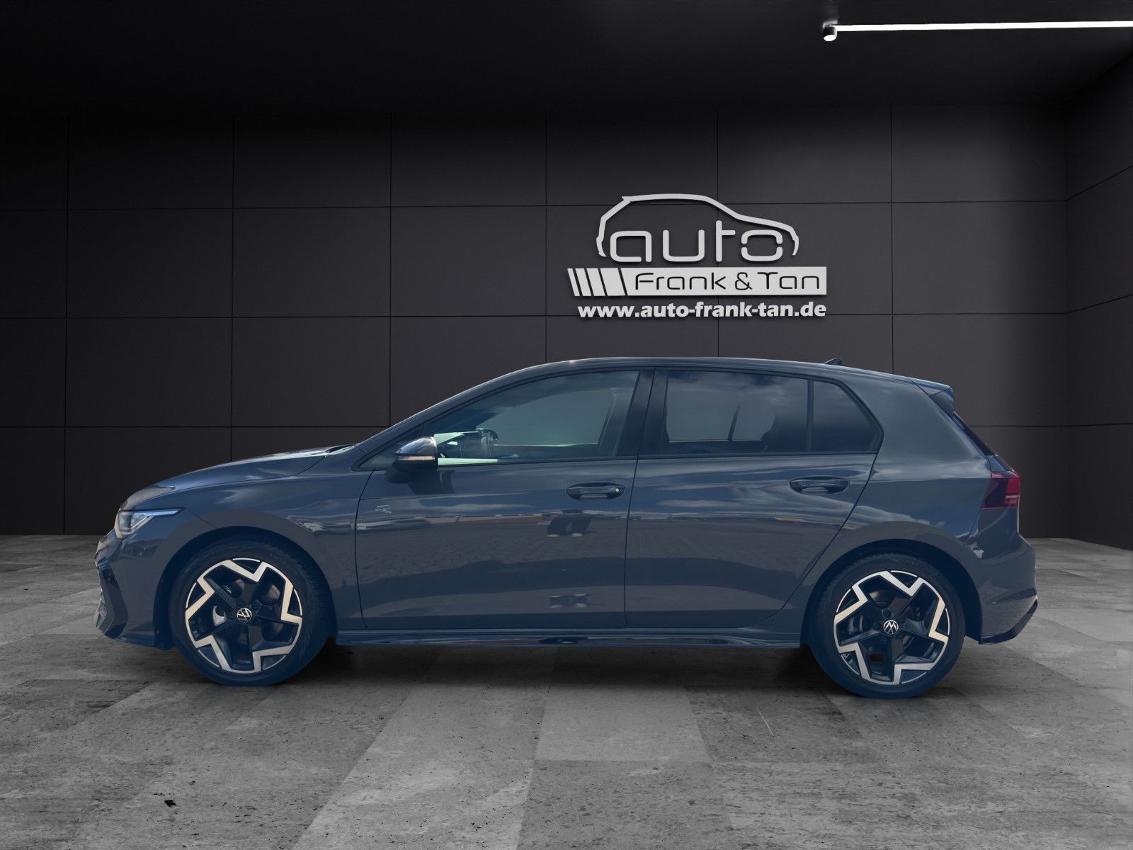 Fahrzeugabbildung Volkswagen Golf VIII R-Line/ACC/Navi/Ambiente/Apple CarPlay