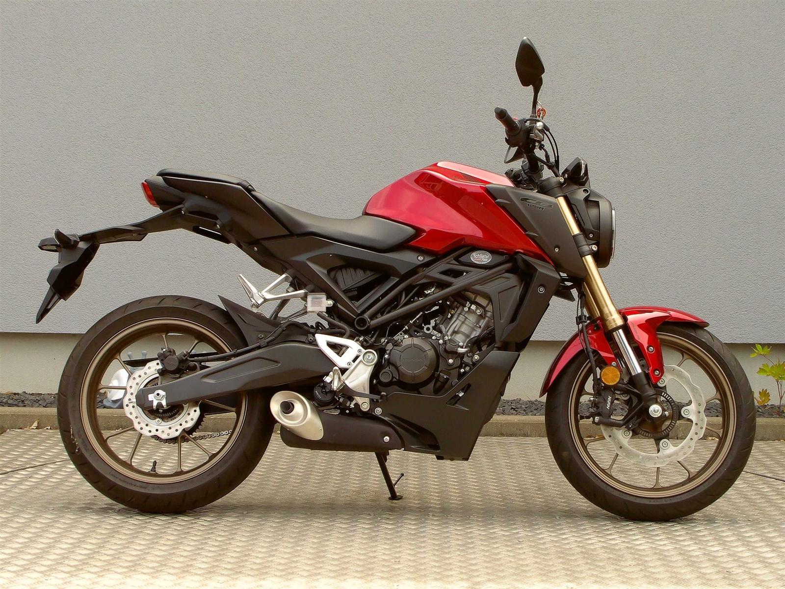 Honda CB125R nur 140 km gefahren