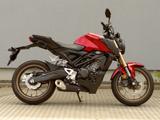 Honda CB125R nur 140 km gefahren