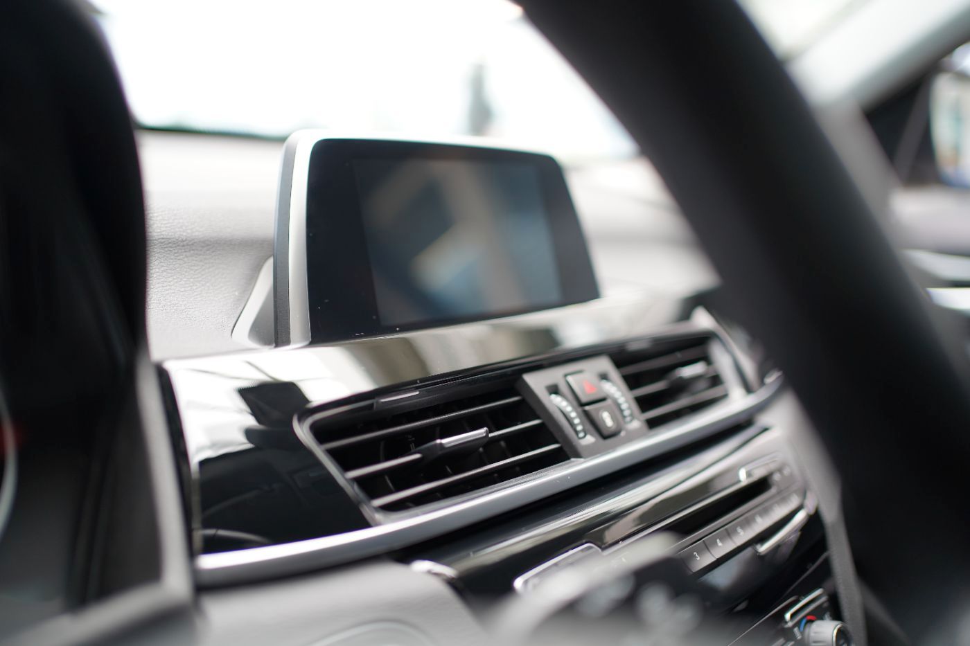Fahrzeugabbildung BMW X1 18i Advantage +Sportsitze+LED+Parkassistent+