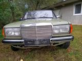 Mercedes-Benz Mercedes Benz 240 D/ Auto ist in Bosnien u... - Mercedes-Benz 240 in Frankfurt (Main)
