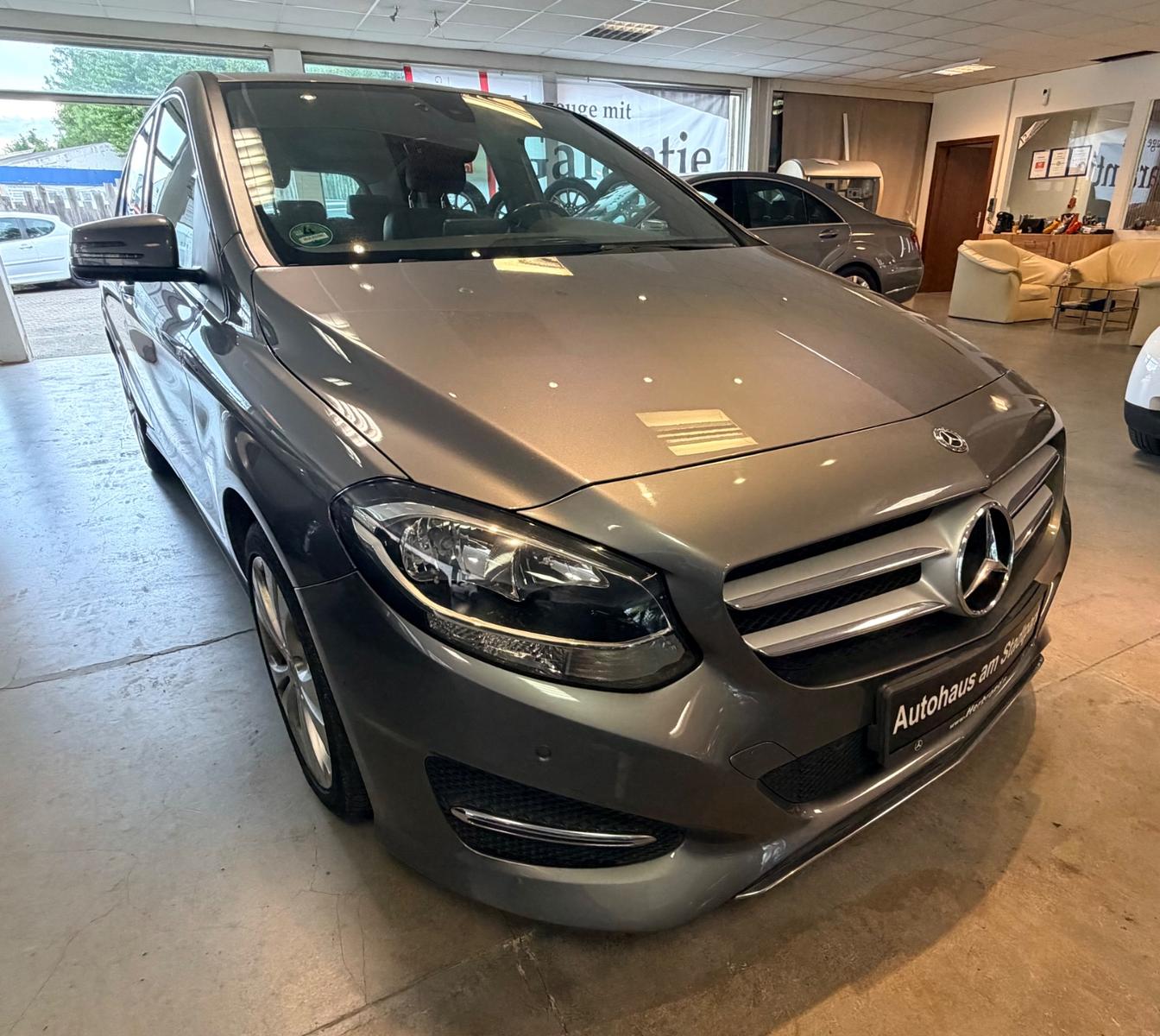 Mercedes-Benz B 180