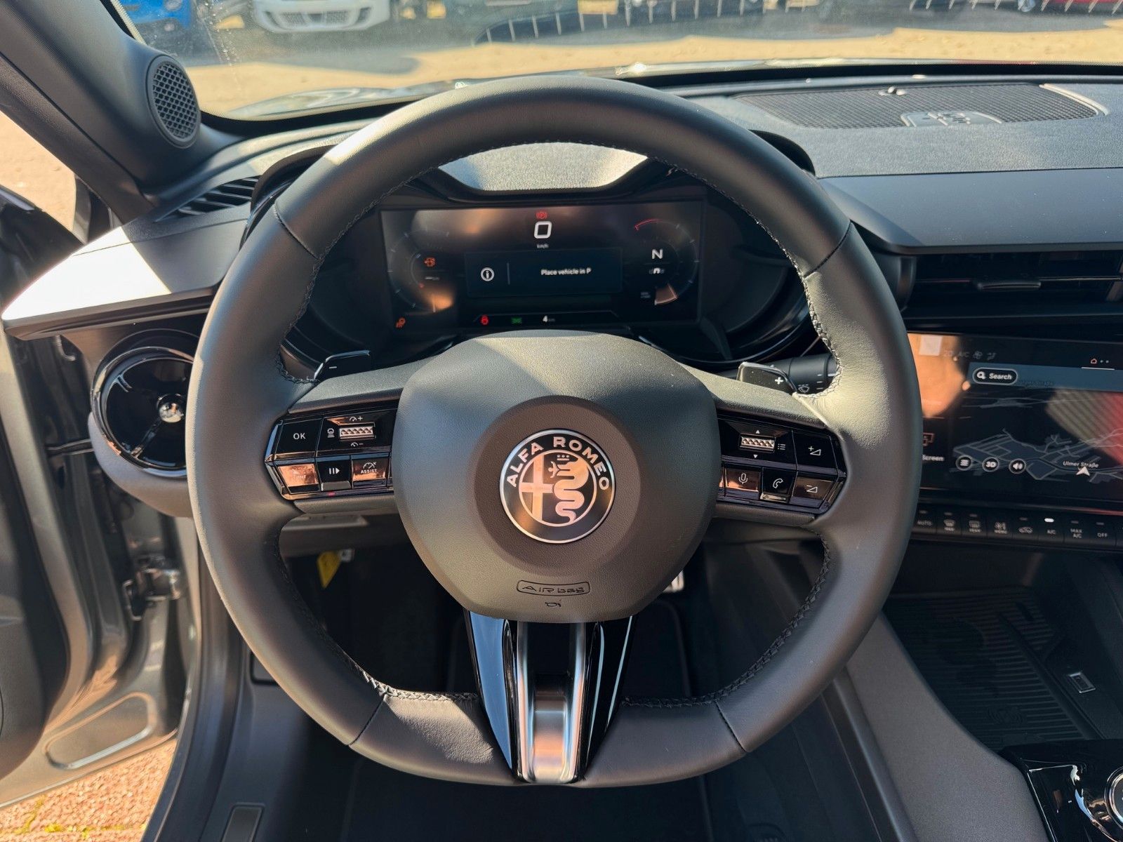 Fahrzeugabbildung Alfa Romeo Junior Ibrida Speciale 145PS Navi Kamera Massage
