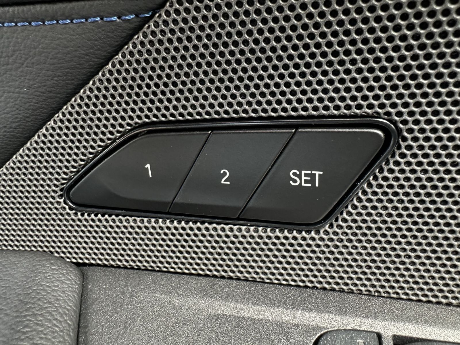 Fahrzeugabbildung BMW i4 M50 NAV+LED+GLASDACH+KAM+DIGDISPLAY+DCC+20ZO