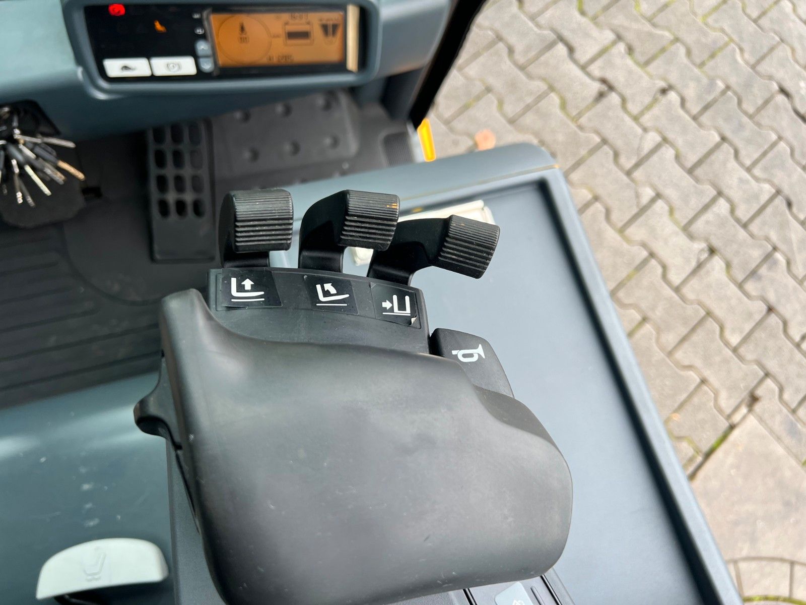 Fahrzeugabbildung Jungheinrich EFG 215 / Triplex: 4.25m! / SS / 1.285h / 2021