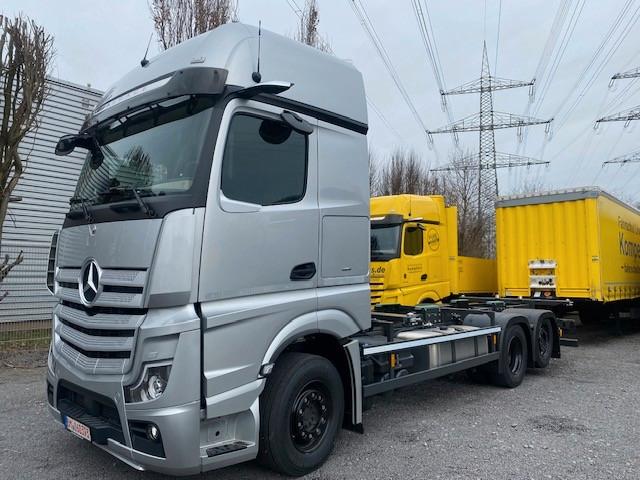 Mercedes-Benz Actros 2542 Gigaspace Fahrschul LKW