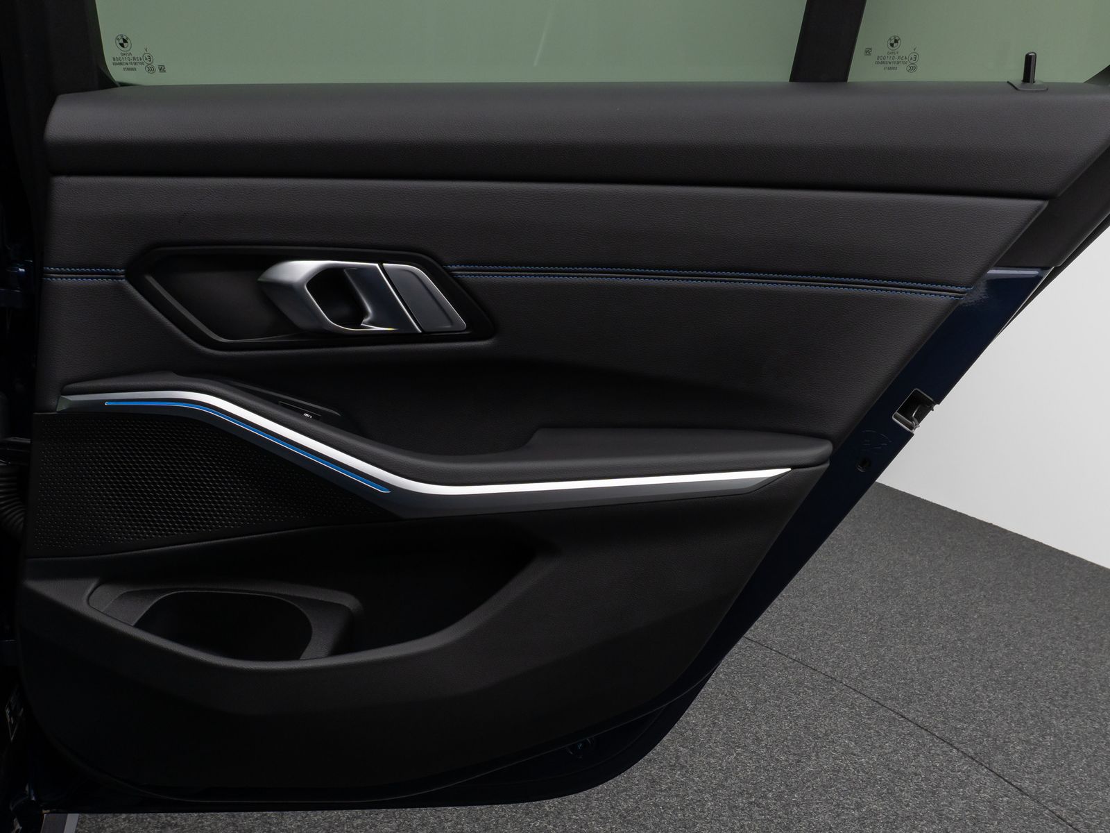 Fahrzeugabbildung BMW 330e  M Sport Laser Kamera HUD DAB HiFi Komfort