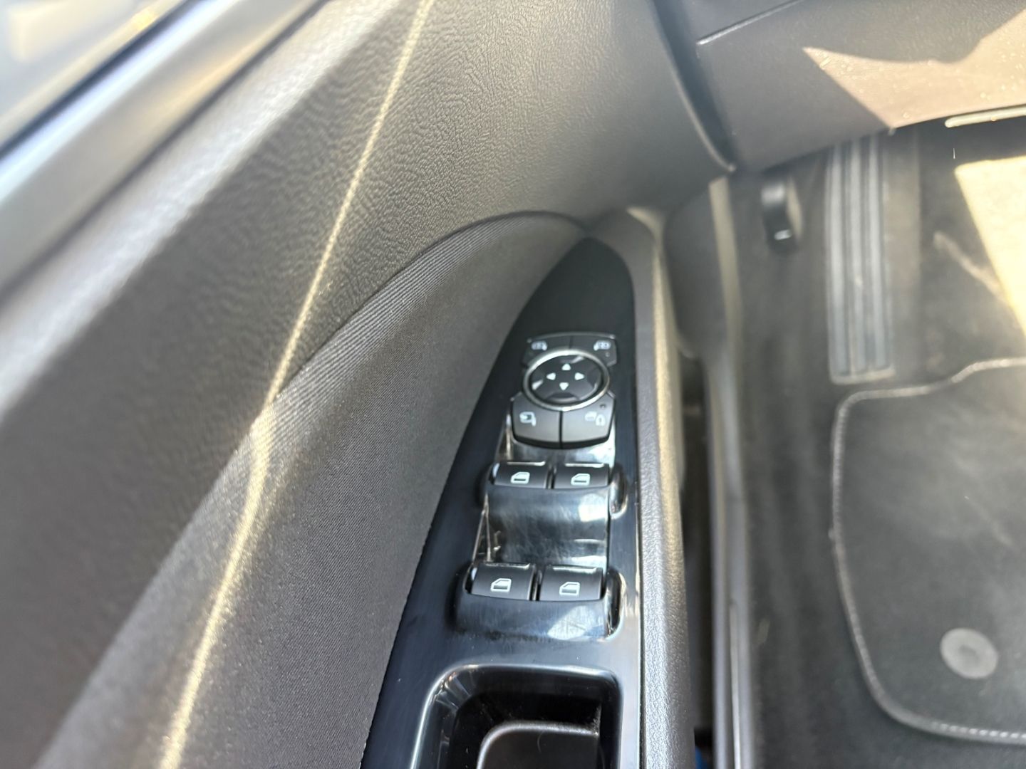Fahrzeugabbildung Ford Mondeo Titanium elek Heckkl Memory totWinkAss