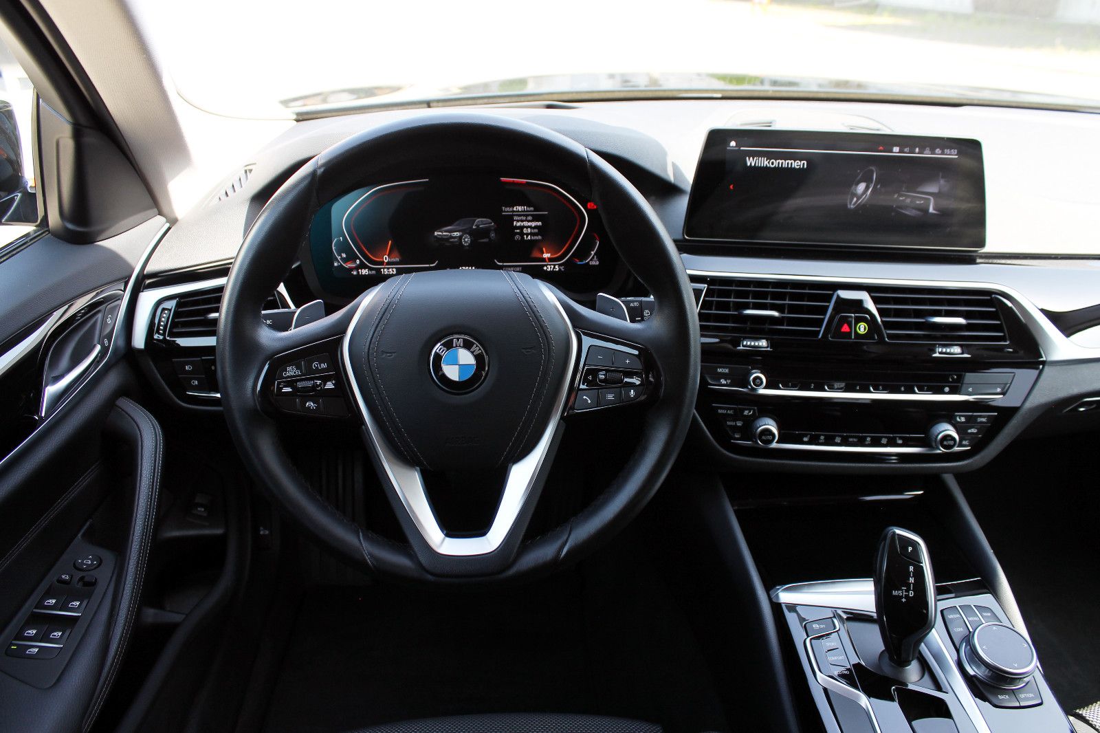 Fahrzeugabbildung BMW 530i Touring Steptr. Sport-Line LED HUD KAM ACC