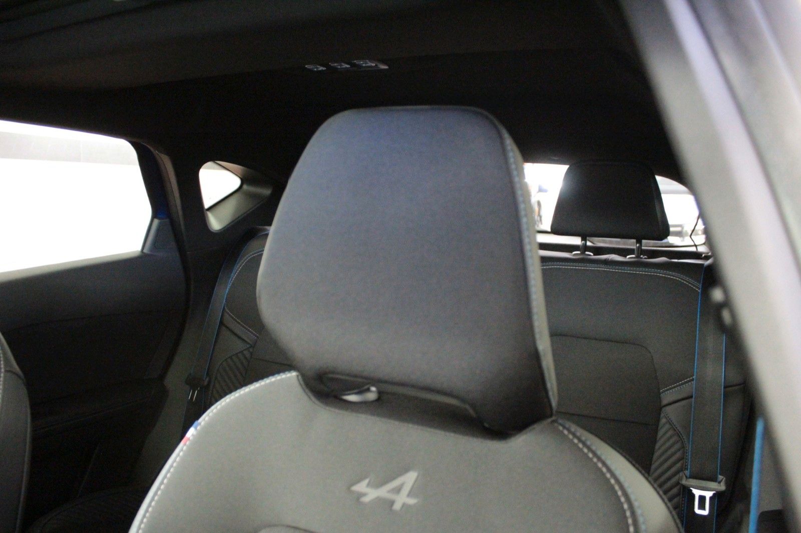 Fahrzeugabbildung Renault Captur Mild Hybrid 160 EDC Esprit Alpine