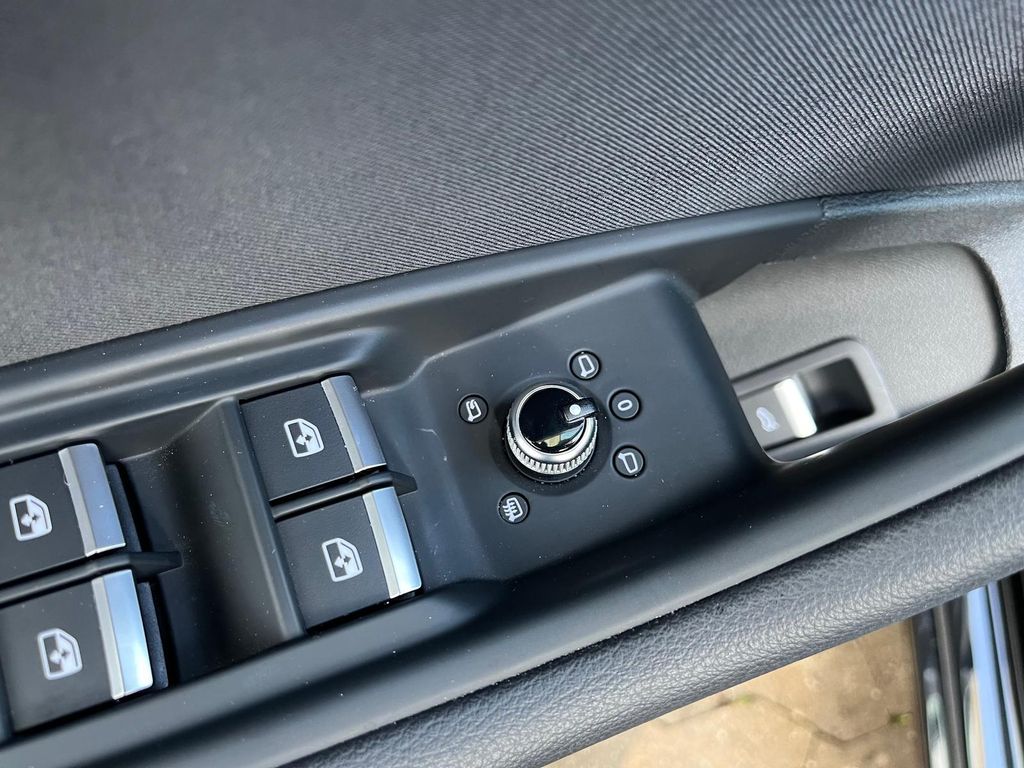 AUDI A4 2024