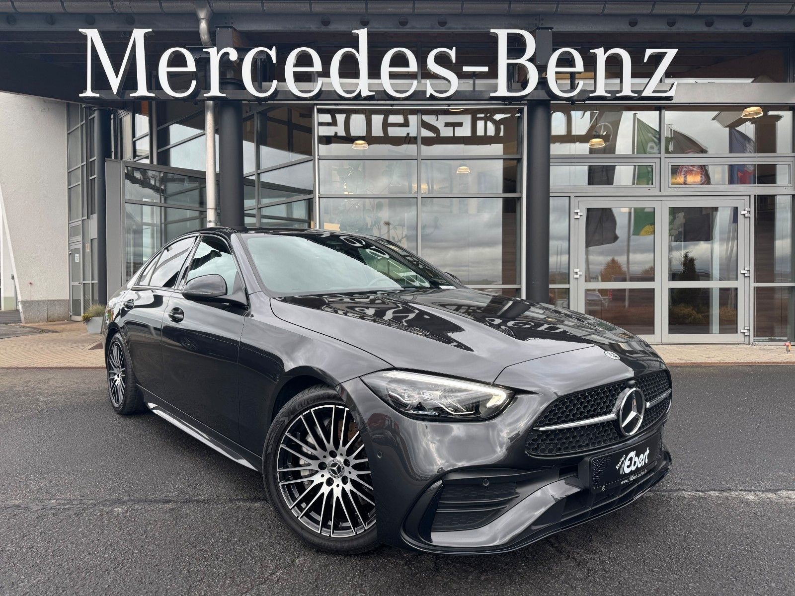 Fahrzeugabbildung Mercedes-Benz C 300d AMG+AHK+RFK+Ambiente+Night+SportfahrW