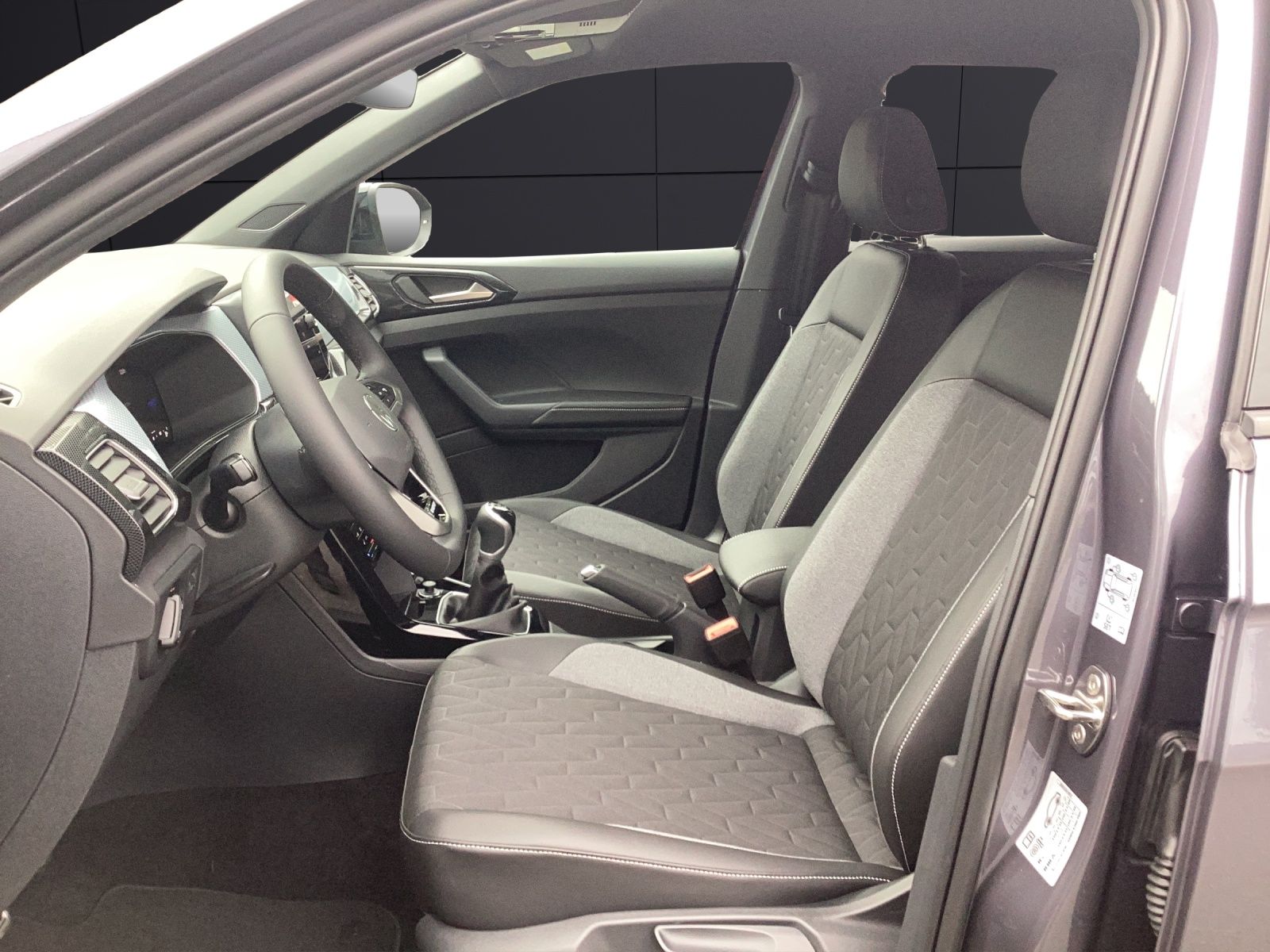 Fahrzeugabbildung Volkswagen T-Cross TSI Energy LED ACC RFK AHK