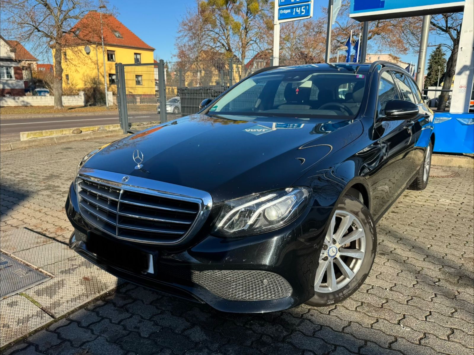 MERCEDES-BENZ E 220 d T Autom. Kamera / ACAA / 2xPDC 