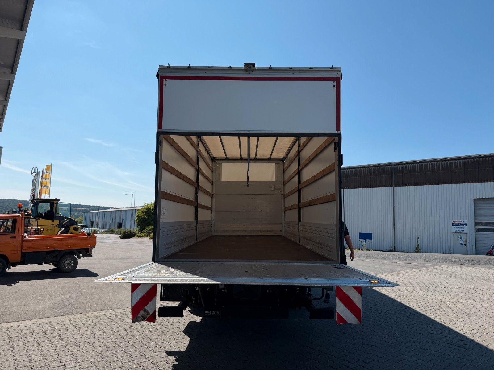Fahrzeugabbildung Iveco Eurocargo ML160E32/P LBW Bär 1.500kg Abbiegeassi - mit KI generiert/bearbeitet