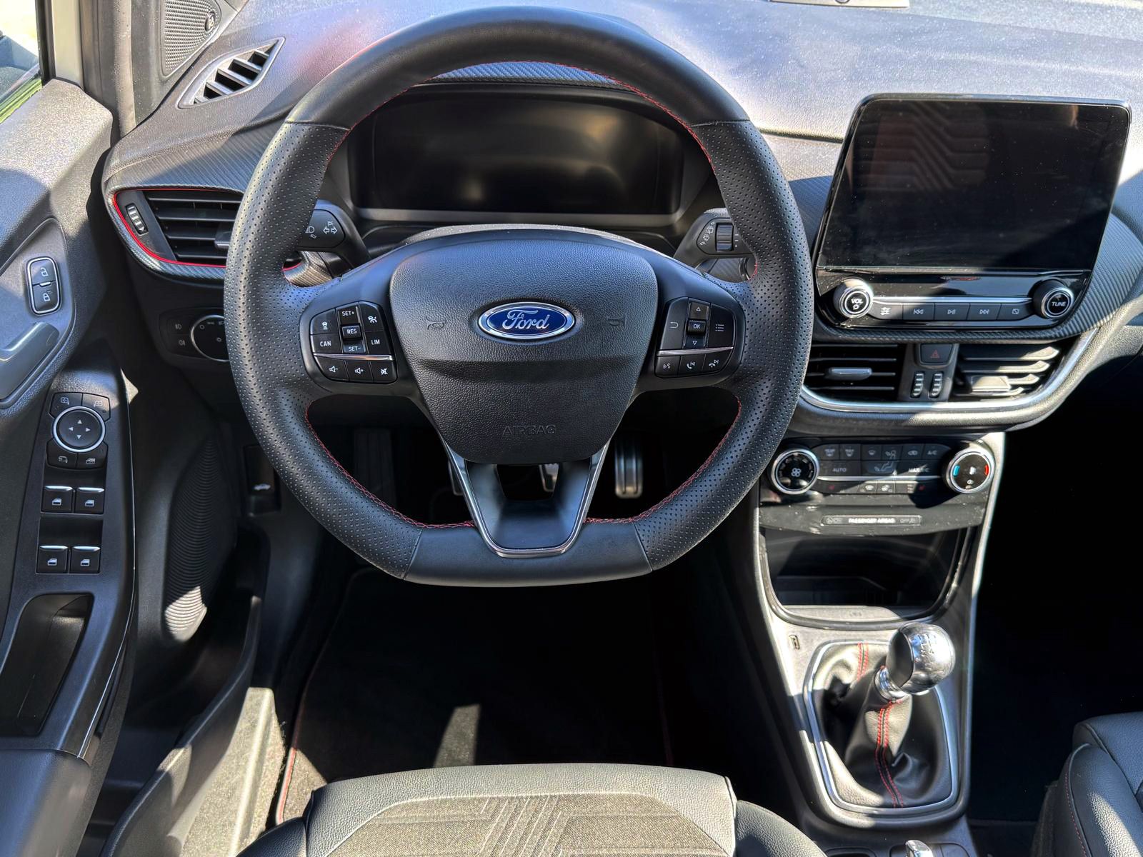 Fahrzeugabbildung Ford Puma 1.0 EcoBoost ST-Line KAM NAV ACC SHZ LED