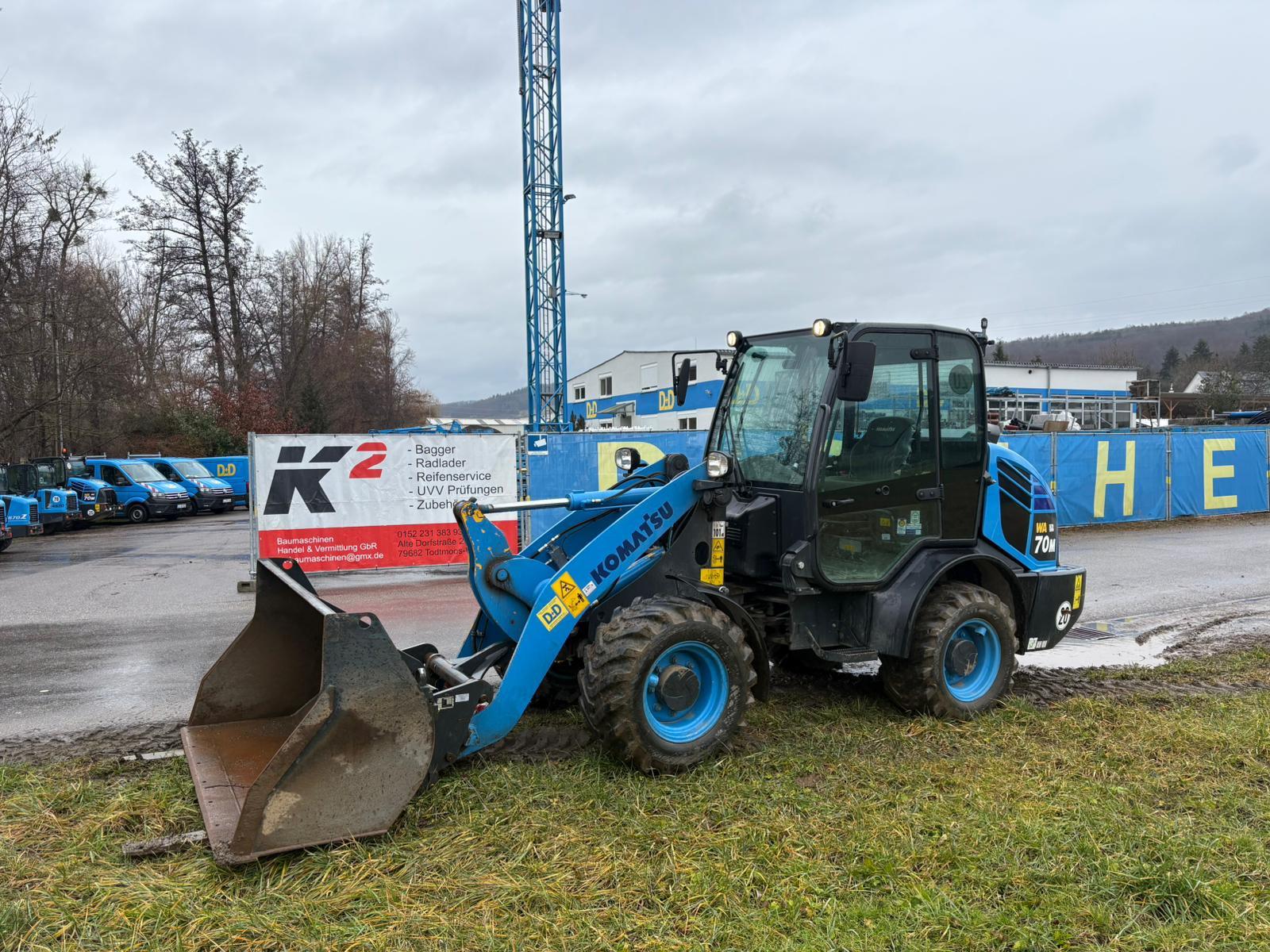 Komatsu KOMATSU WA70M-8E0 mit Schaufel und Gabel