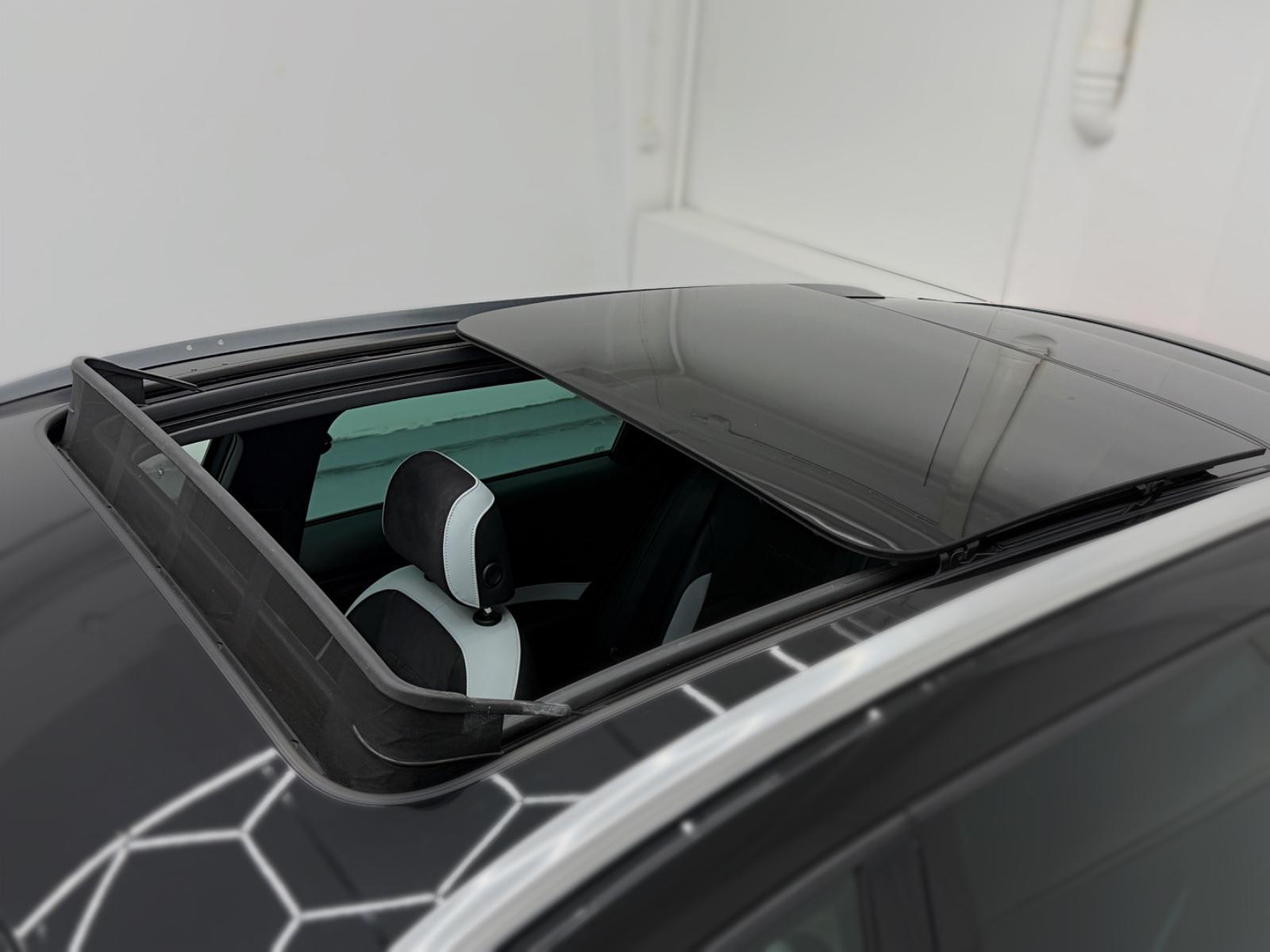 Seat Leon ST Cupra 290 ch DSG • Toit pano • Caméra • Cuir / Alcantara • DCC • Jantes 19"