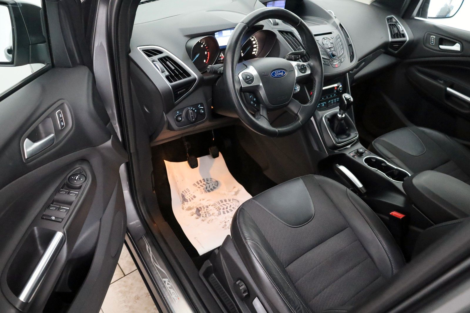 Fahrzeugabbildung Ford Kuga Titanium T.Leder,Navi,SH,PDC,AHK