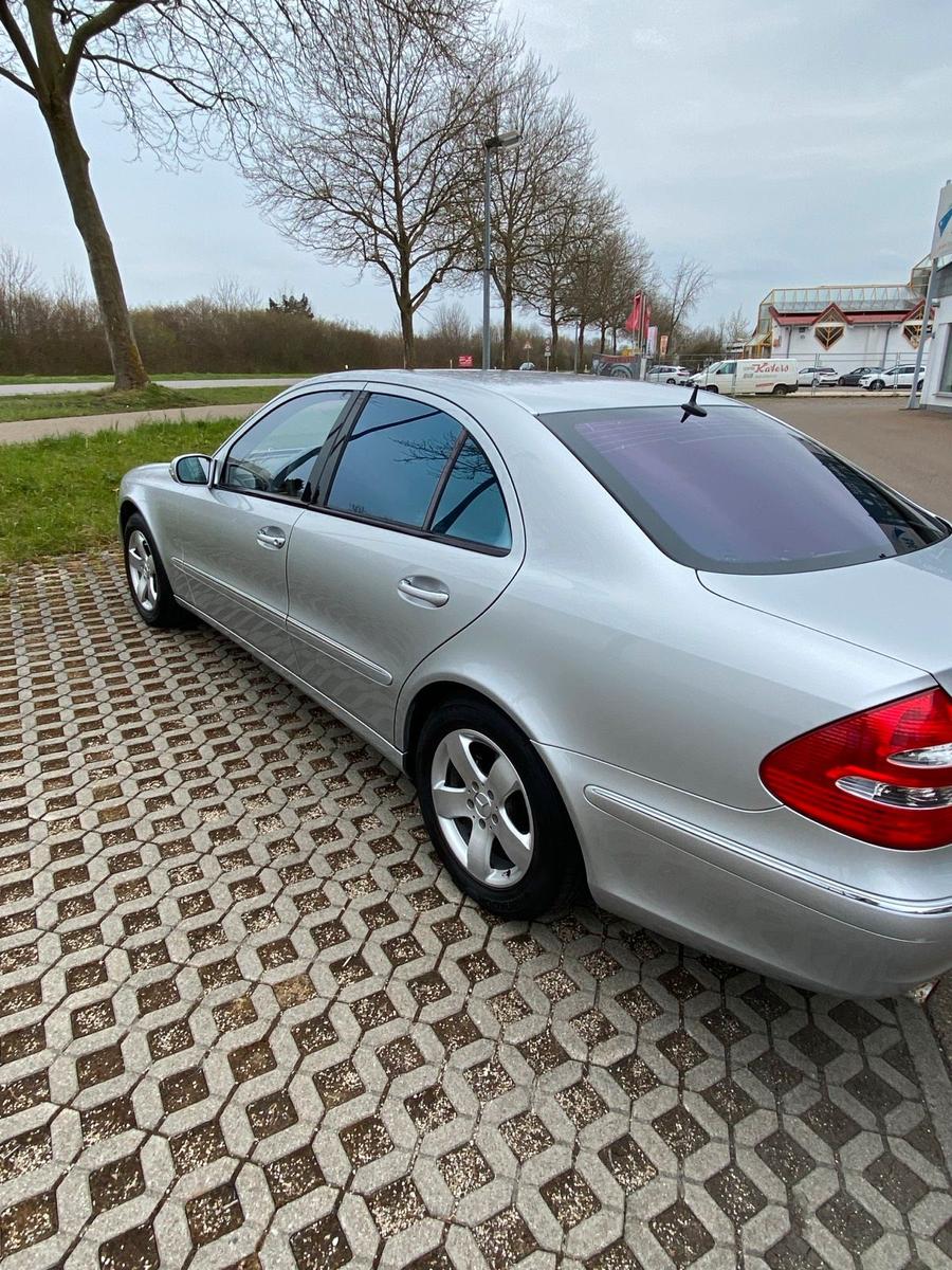 Mercedes-Benz E 240