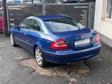 Mercedes-Benz CLK 240 Coupe*2.6l 6Zyl*AUTOM.*BOSE*KLIMA*LPG* - blaue Mercedes-Benz CLK 240