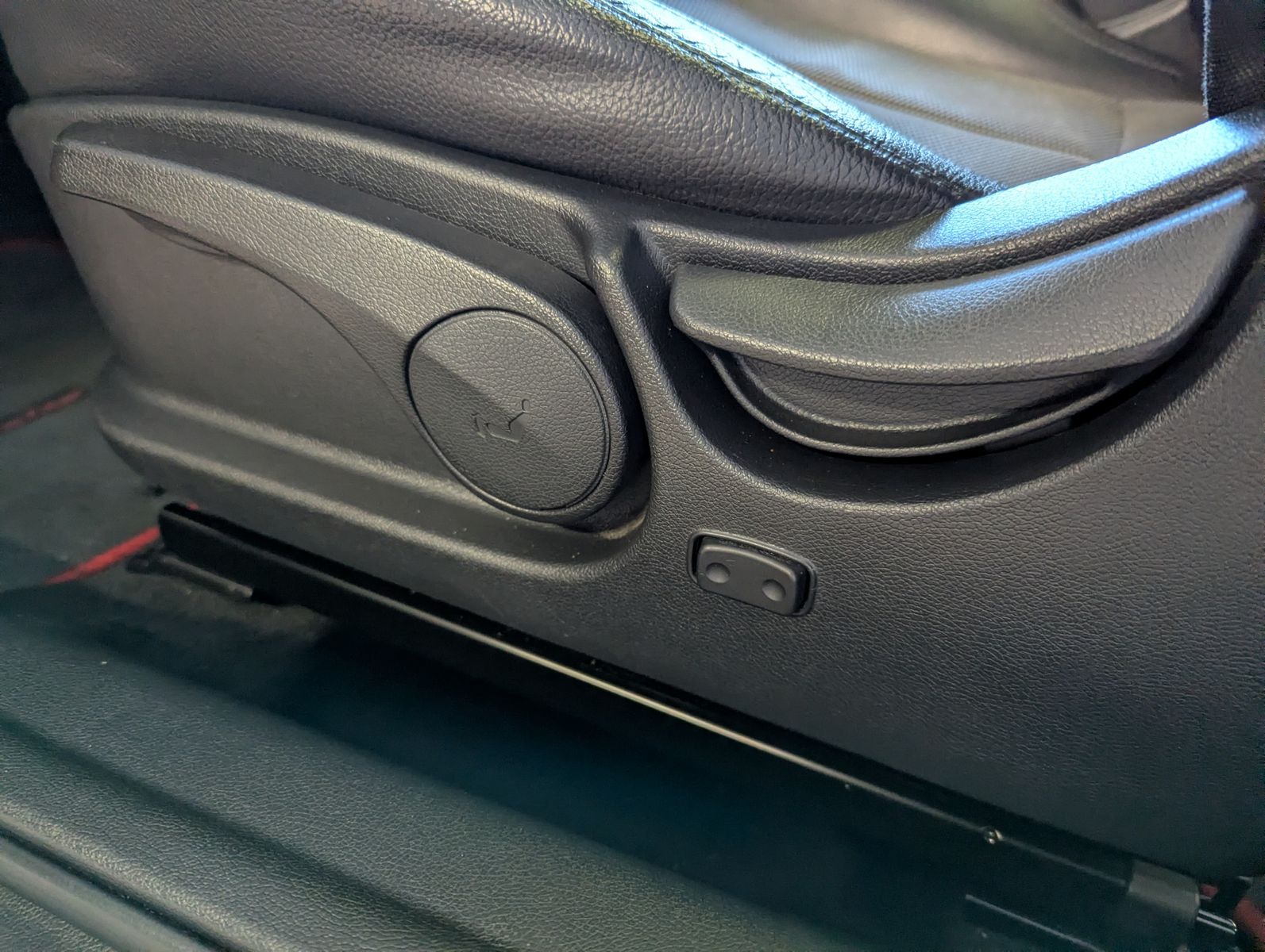 HYUNDAI Veloster 1.6 Style T-Leder Pano 8-Fach Keyless - Image 24