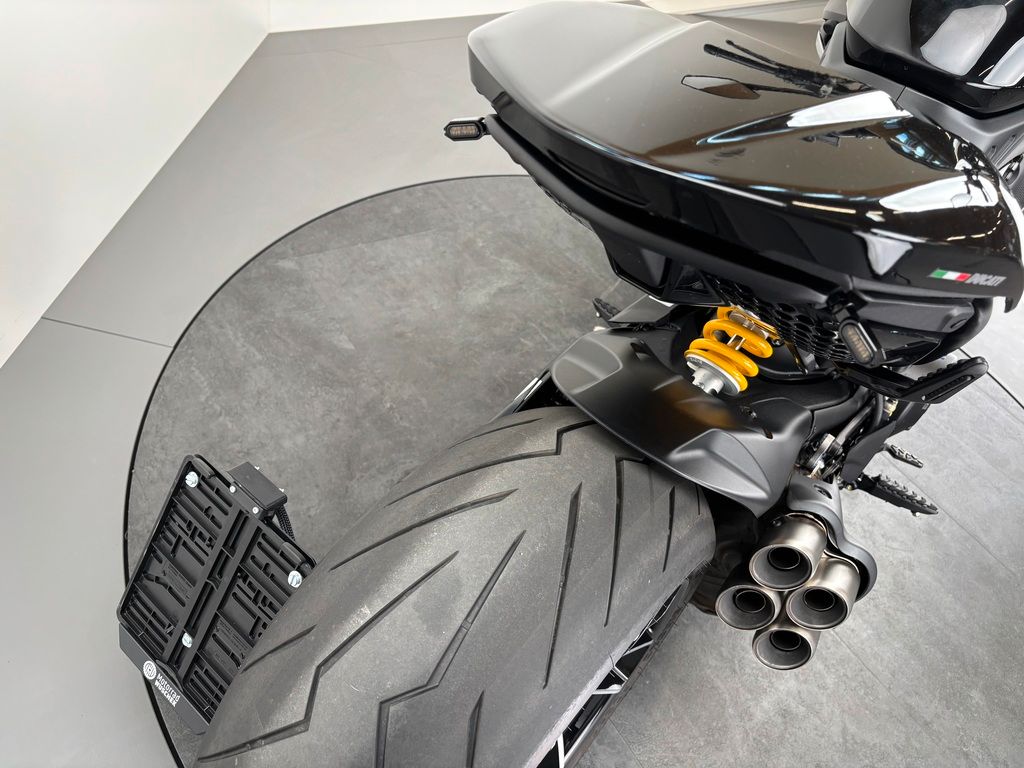 Fahrzeugabbildung Ducati DIAVEL V4 *SEITL. KENNZEICHENHALTER *NEUWERTIG
