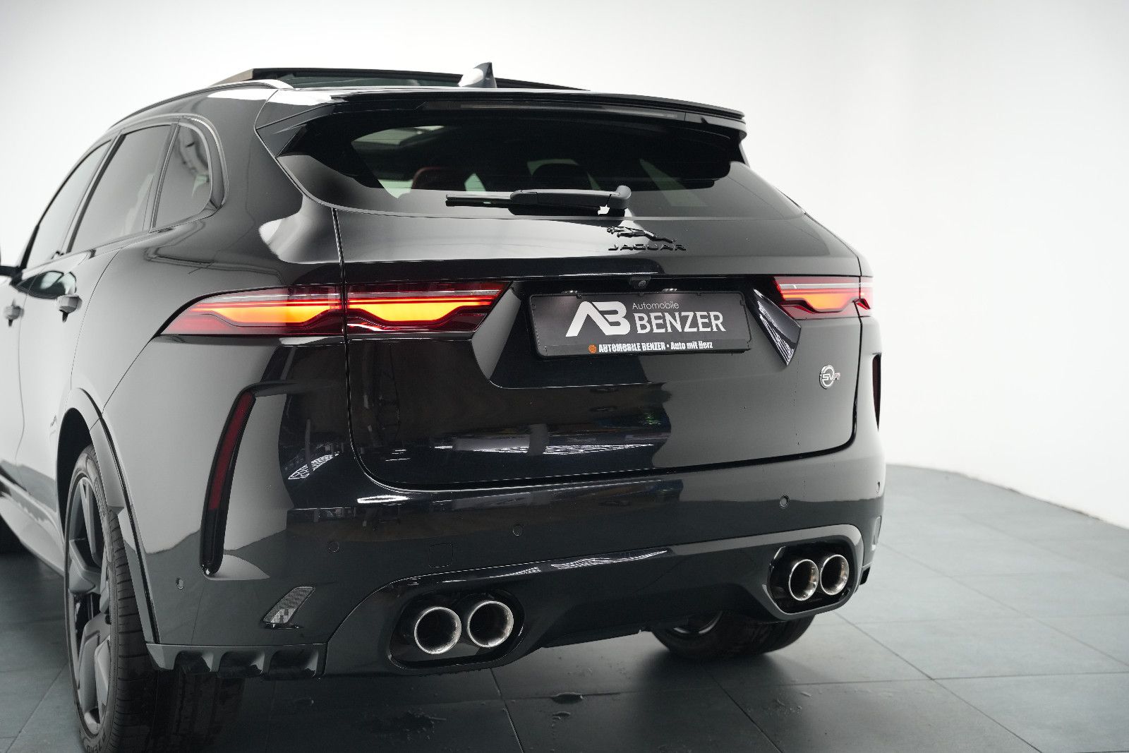 Fahrzeugabbildung Jaguar F-Pace SVR *Panorama*MeridianSurround*360°Memory