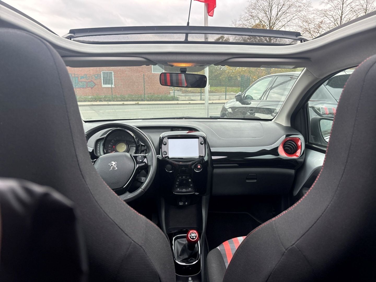 Fahrzeugabbildung Peugeot 108 TOP! VTi 72  El. Verdeck CarPlay SHZ