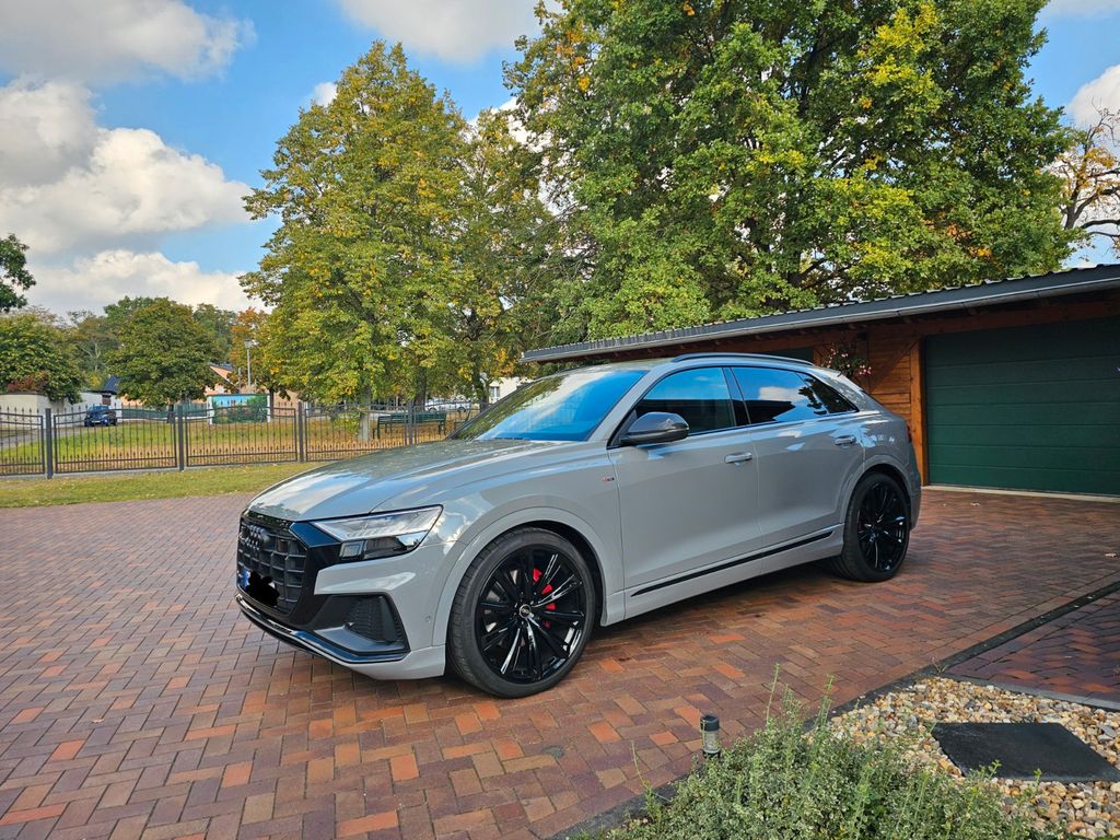 Image of Audi Q8