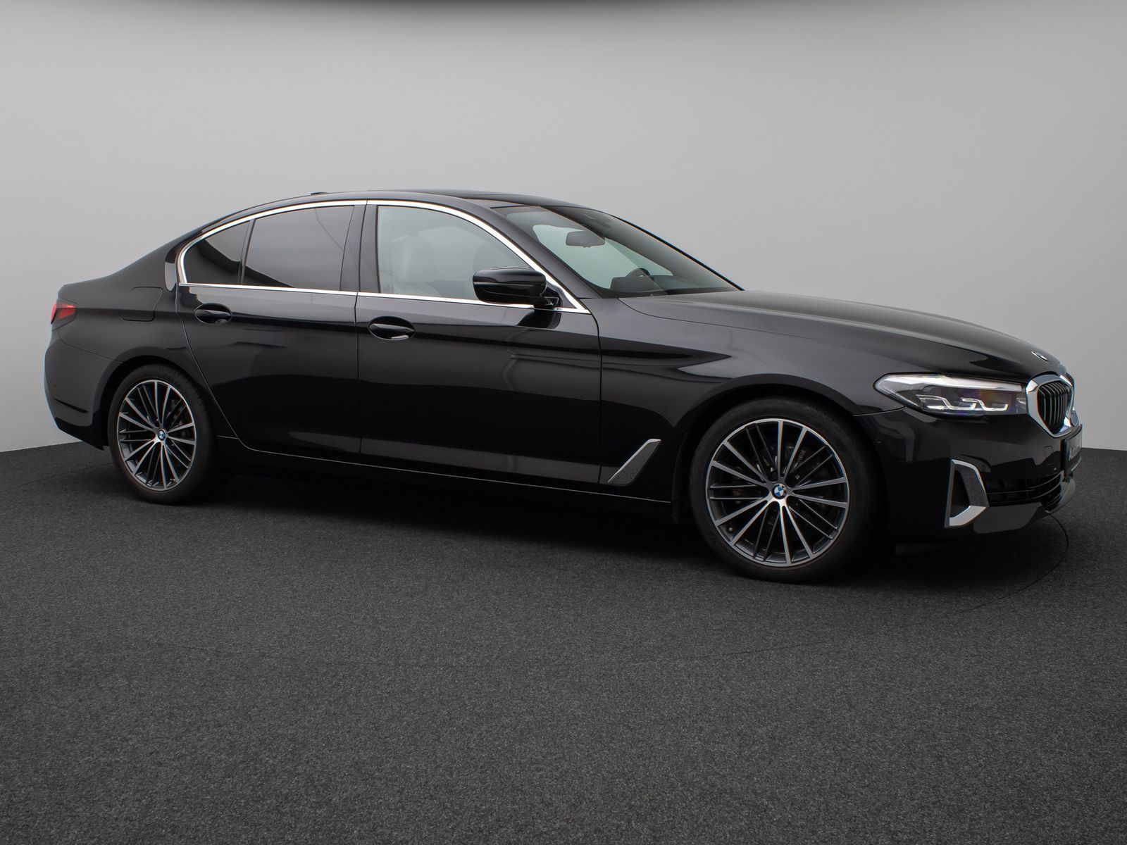 Fahrzeugabbildung BMW 520d Luxury Line Glasdach Kamera HUD DAB H/K 19"