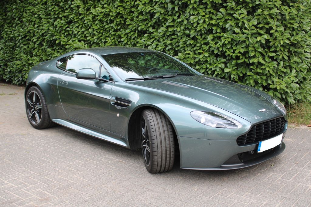 Image of Aston Martin V8 Vantage